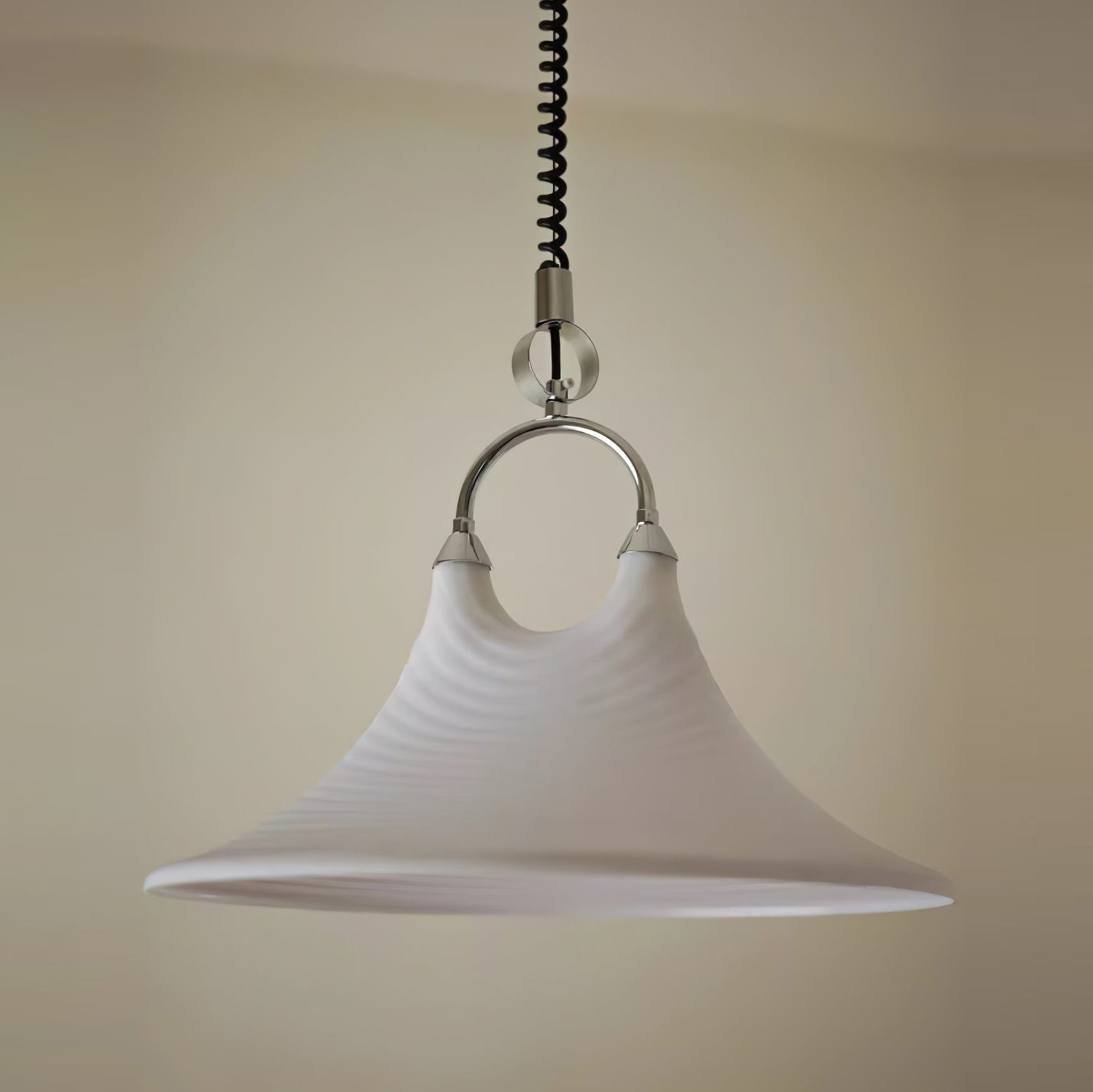 Aria Lustre en Plastique à Créativité Individuelle en Forme de Trompette - Neutralighting