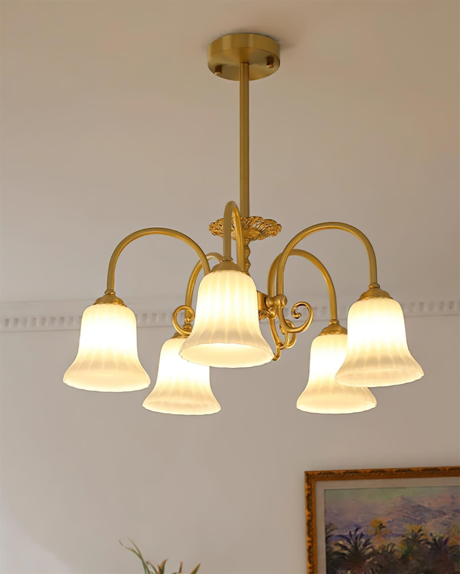 Lustre Avec Bras en Laiton et Abat-jour en Verre Blanc Opulent Luxe - Neutralighting