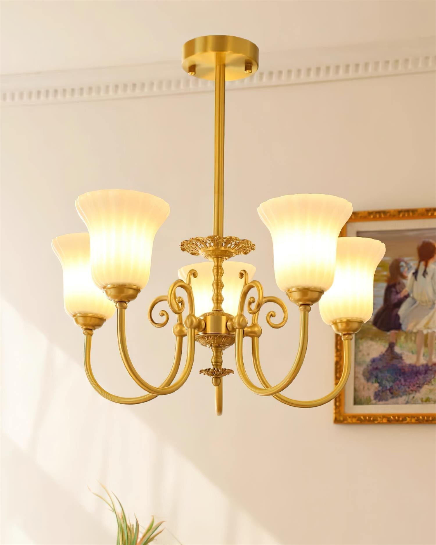 Lustre Avec Bras en Laiton et Abat-jour en Verre Blanc Opulent Luxe - Neutralighting