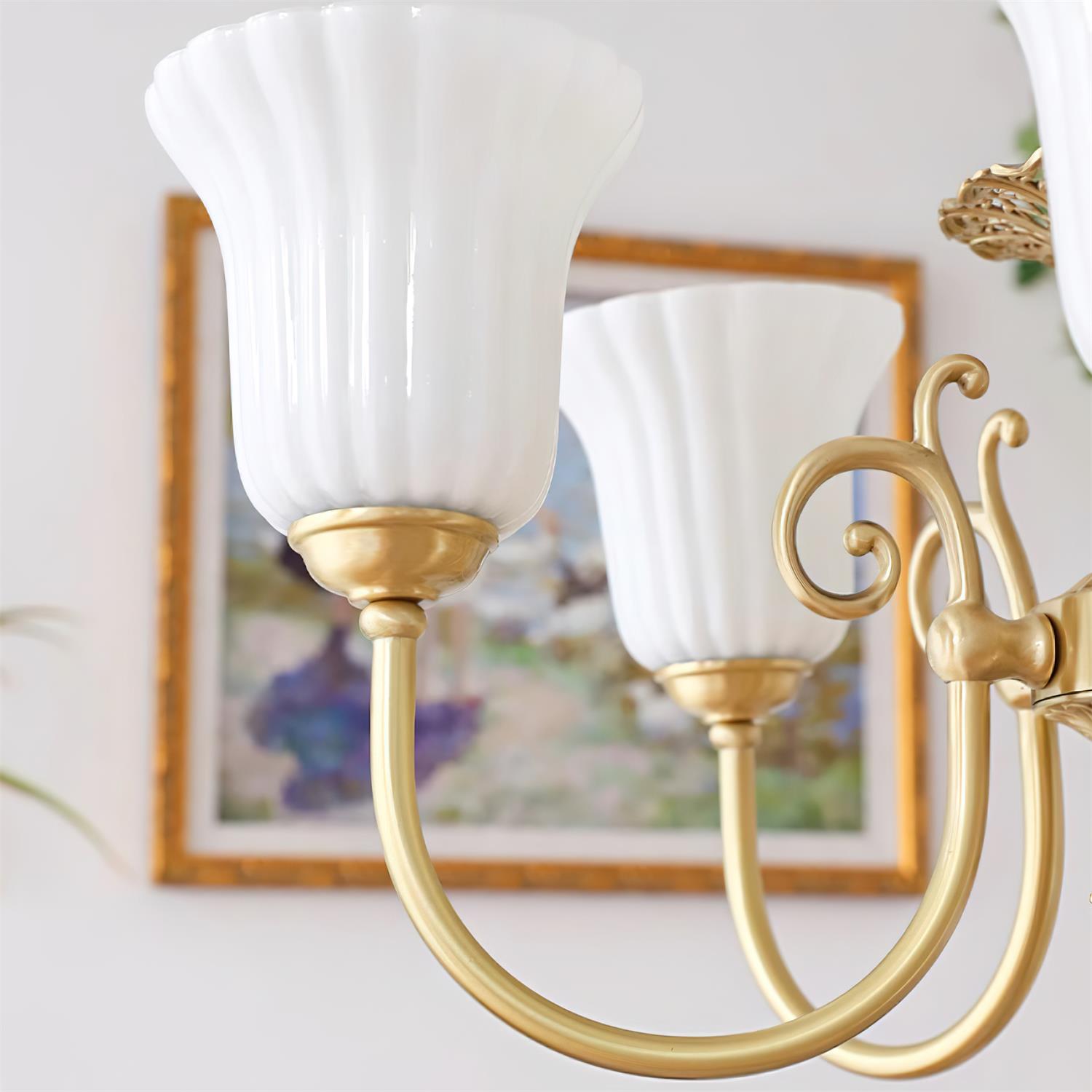 Lustre Avec Bras en Laiton et Abat-jour en Verre Blanc Opulent Luxe - Neutralighting