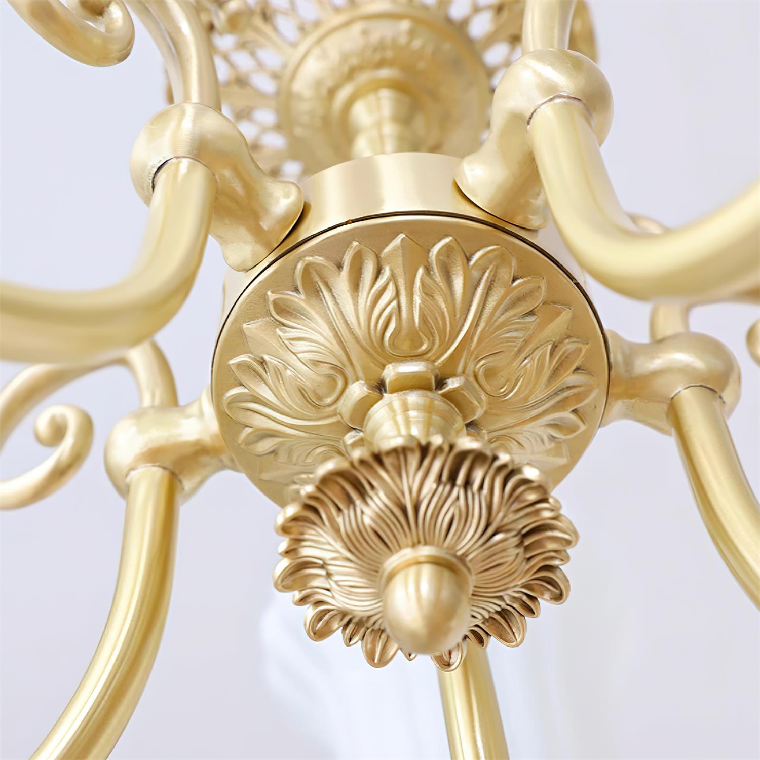 Lustre Avec Bras en Laiton et Abat-jour en Verre Blanc Opulent Luxe - Neutralighting