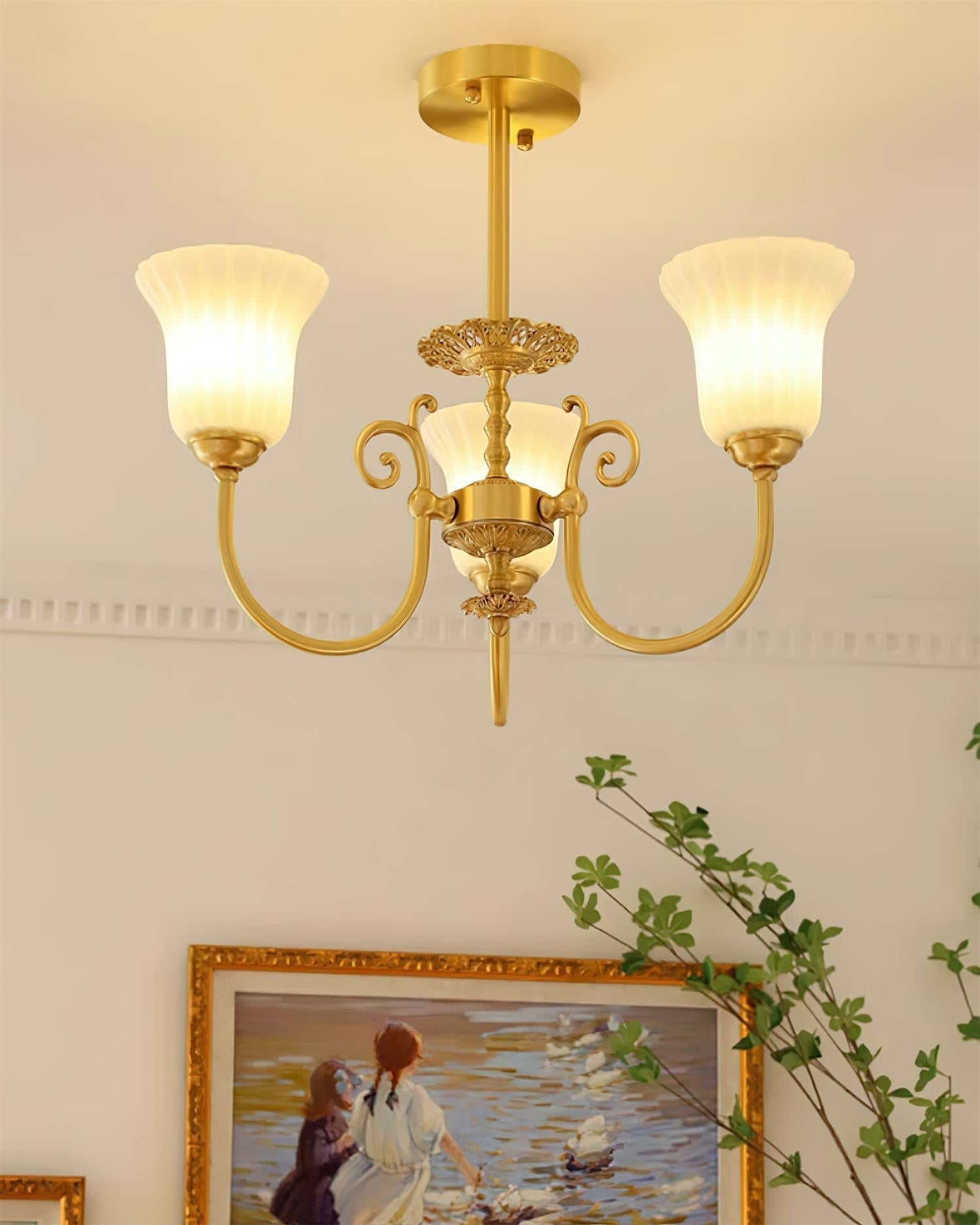Lustre Avec Bras en Laiton et Abat-jour en Verre Blanc Opulent Luxe - Neutralighting