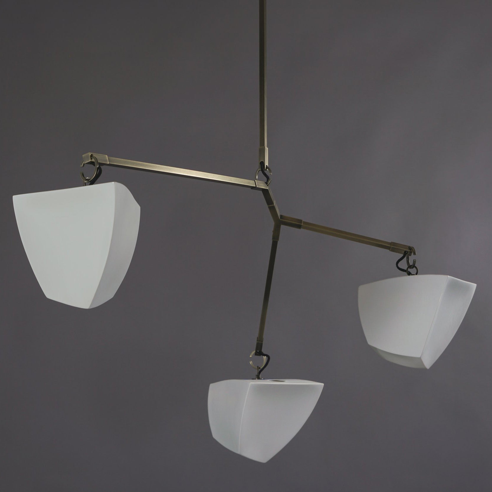Iris Lustre en Laiton et Céramique à Créativité Individuelle Mobile - Neutralighting