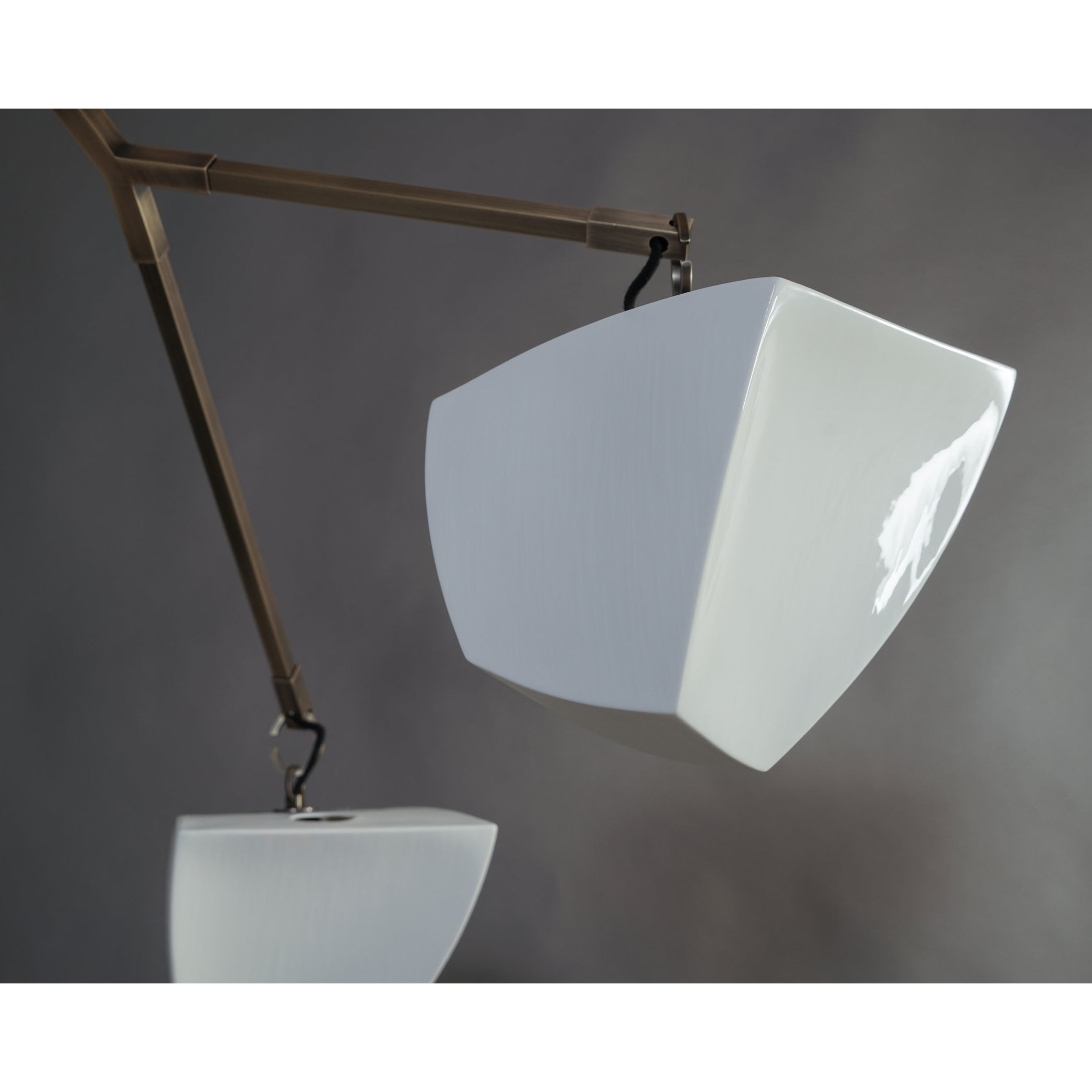 Iris Lustre en Laiton et Céramique à Créativité Individuelle Mobile - Neutralighting