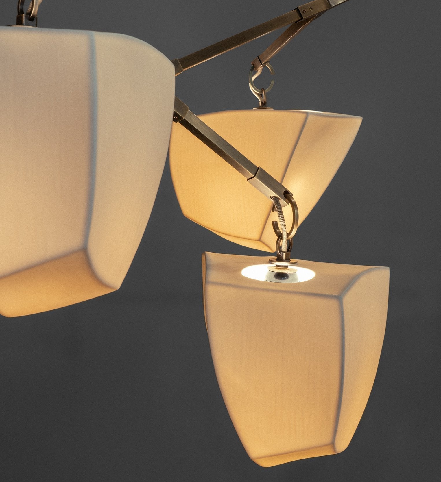 Iris Lustre en Laiton et Céramique à Créativité Individuelle Mobile - Neutralighting