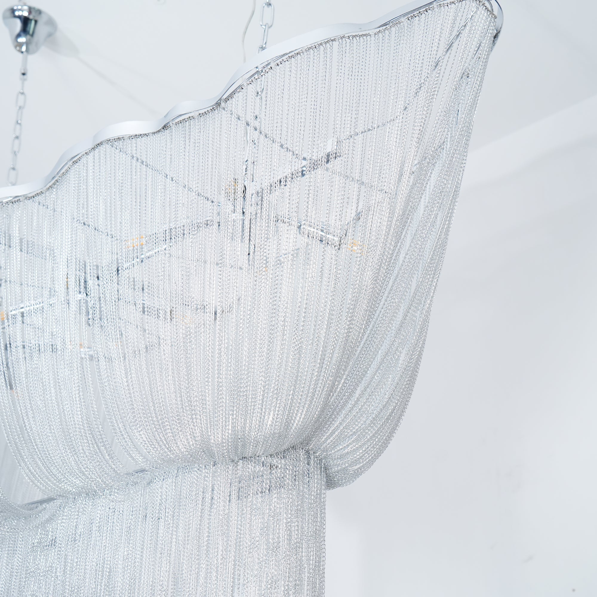 Lustra Chandelier en Chaînes d'Aluminium Nickel Scintillant - Neutralighting