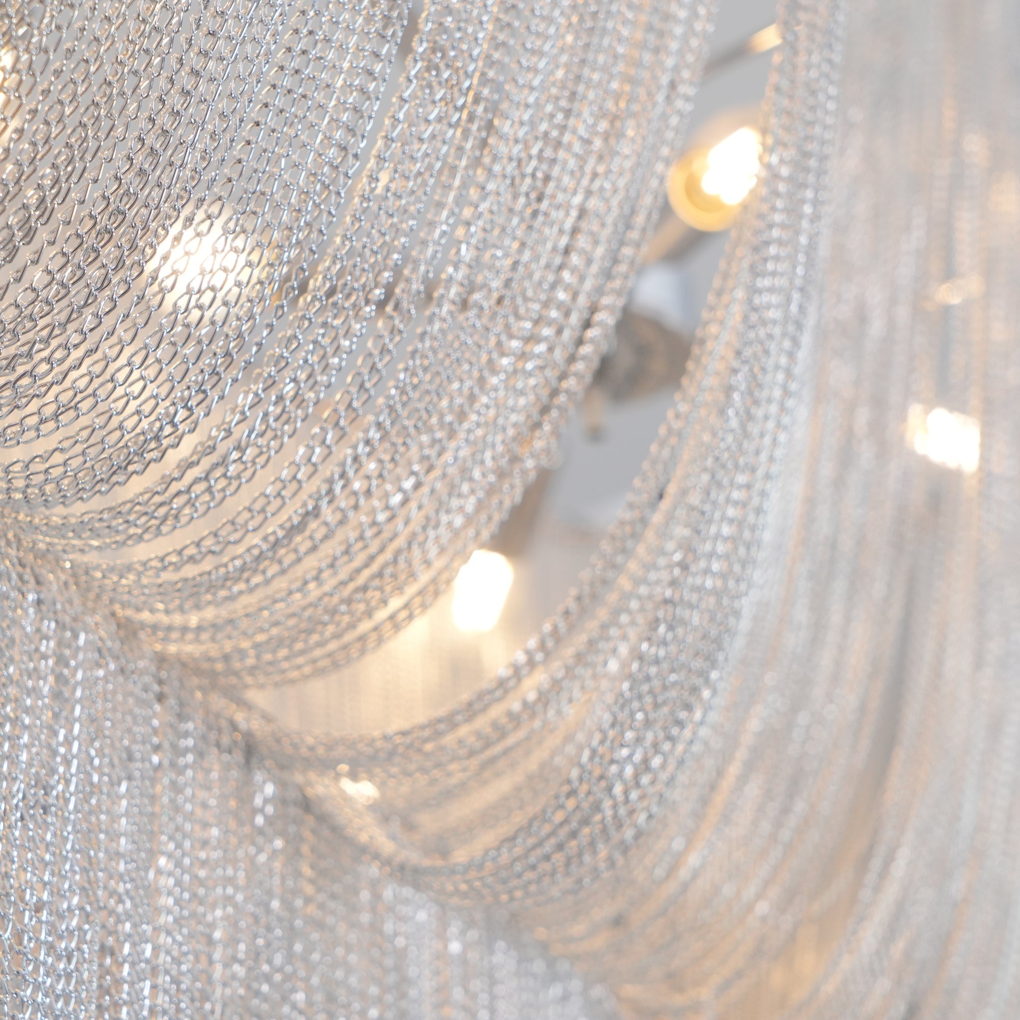 Lustra Chandelier en Chaînes d'Aluminium Nickel Scintillant - Neutralighting
