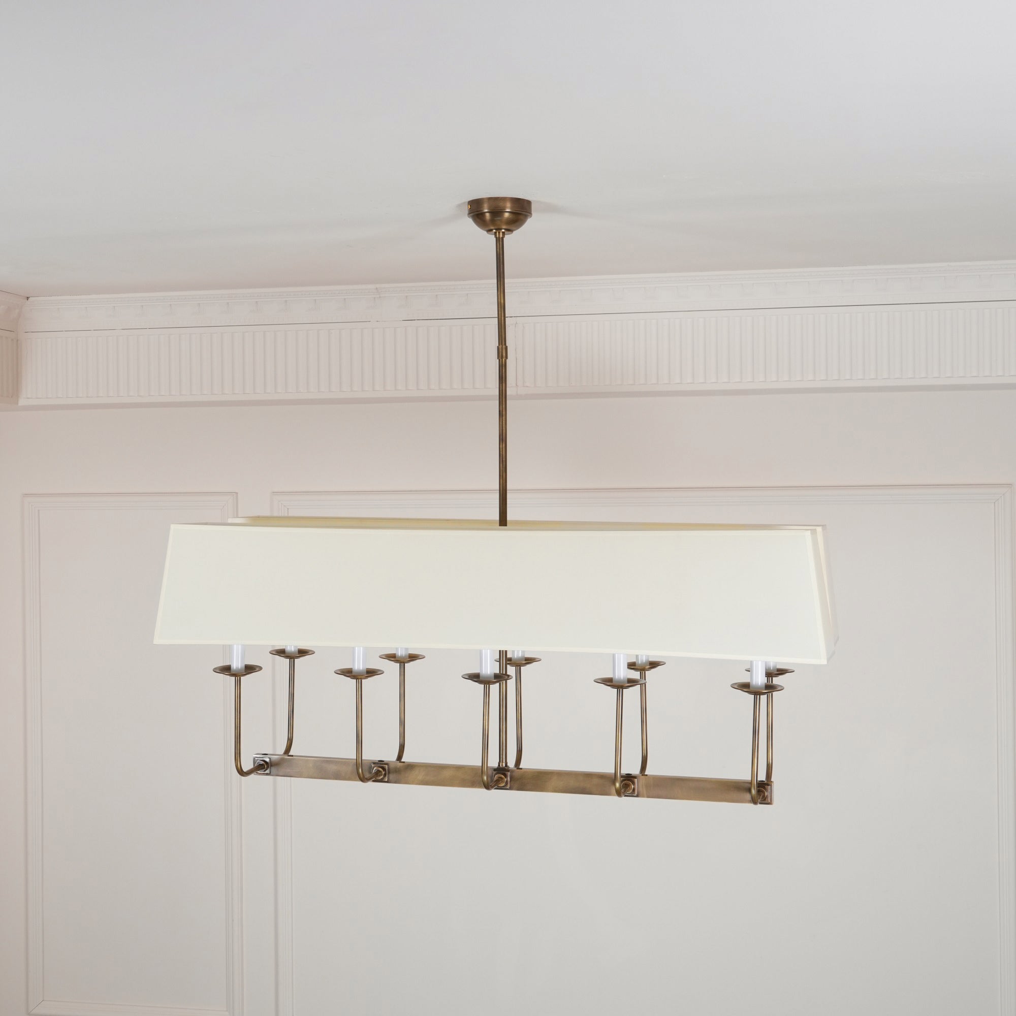 Beacon Chandelier Linéaire Moderne Minimaliste en Laiton, Métal et Tissu - Neutralighting