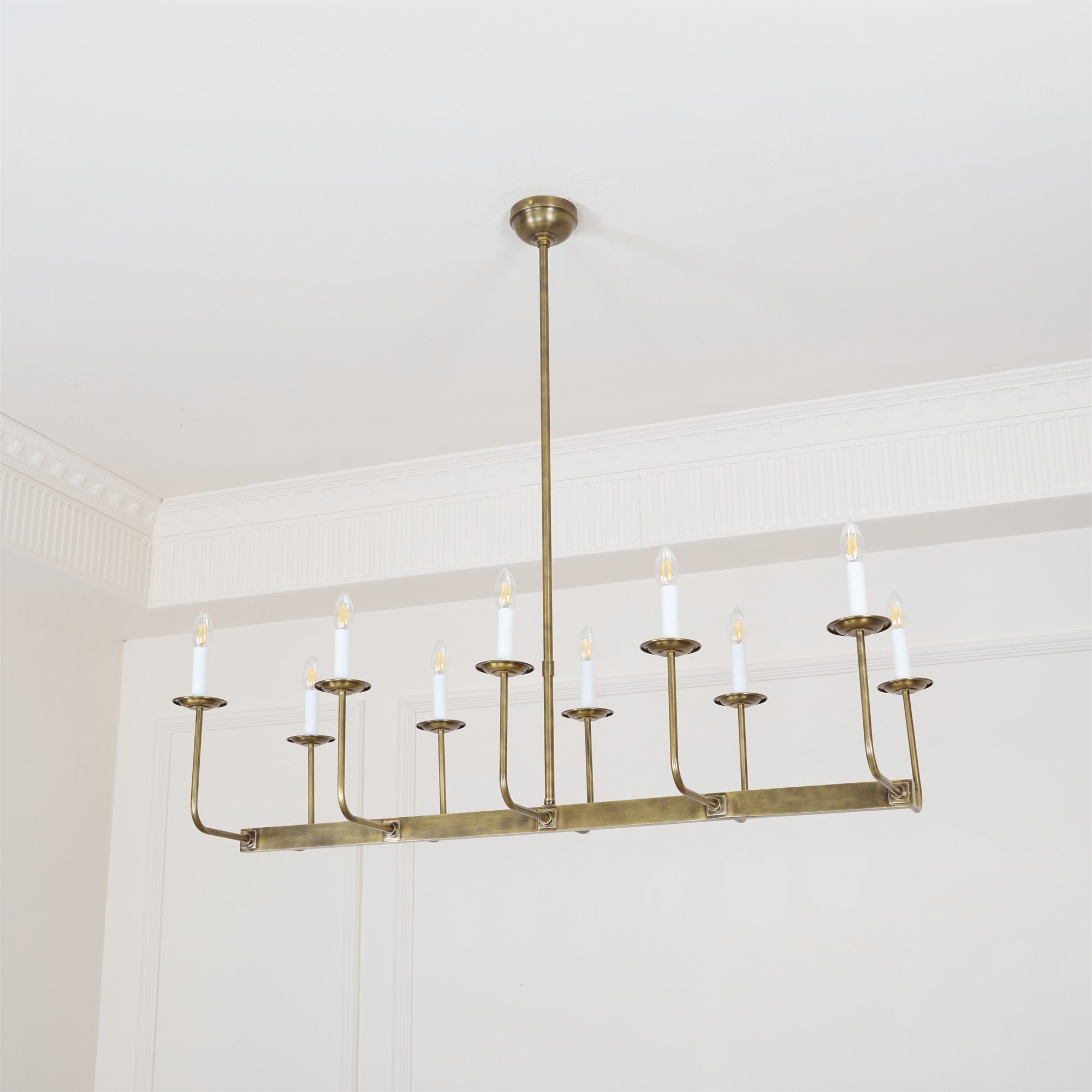 Beacon Chandelier Linéaire Moderne Minimaliste en Laiton, Métal et Tissu - Neutralighting