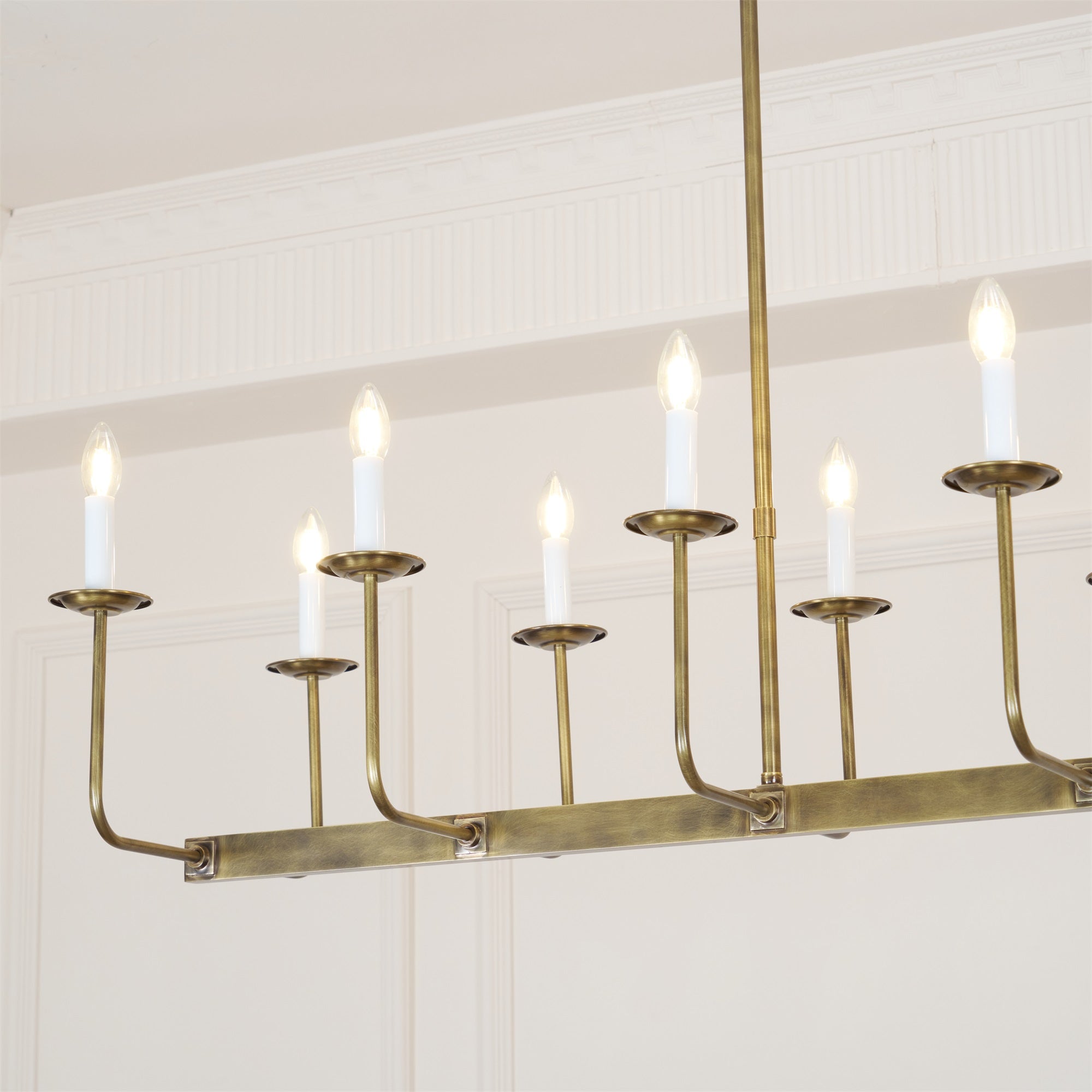 Beacon Chandelier Linéaire Moderne Minimaliste en Laiton, Métal et Tissu - Neutralighting