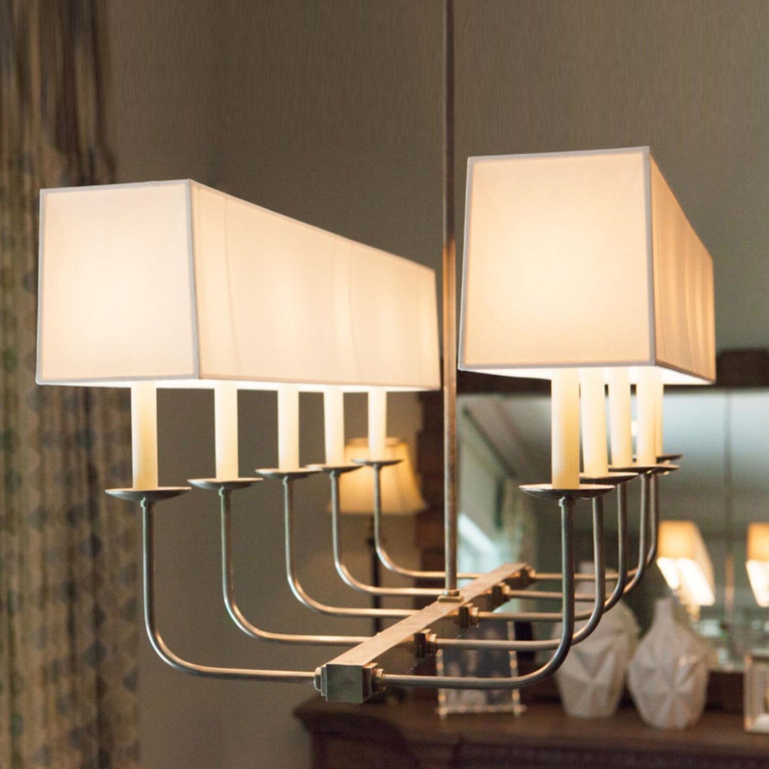 Beacon Chandelier Linéaire Moderne Minimaliste en Laiton, Métal et Tissu - Neutralighting