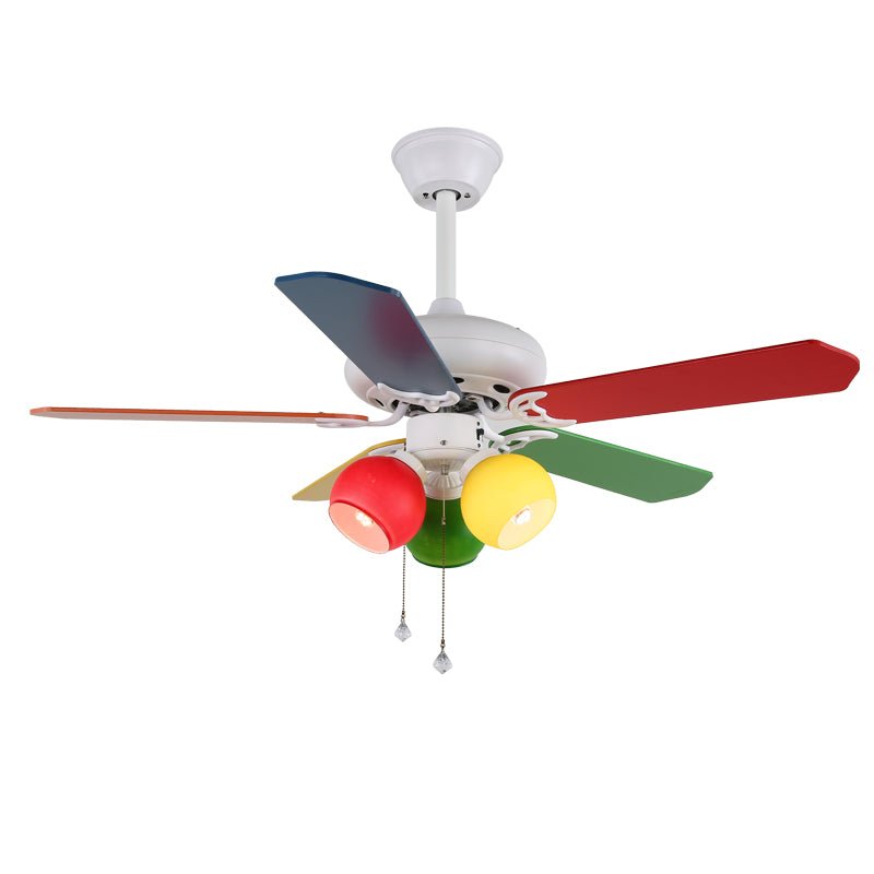 Vue détaillée de la structure métallique du plafonnier ventilateur Carlo
