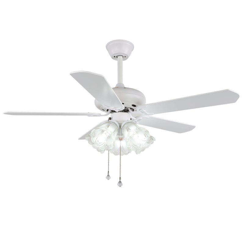 Plafonnier ventilateur ludique Carlo éclairant une pièce