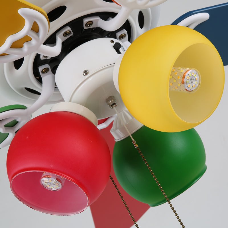 Plafonnier ventilateur Carlo montrant les pales en ABS