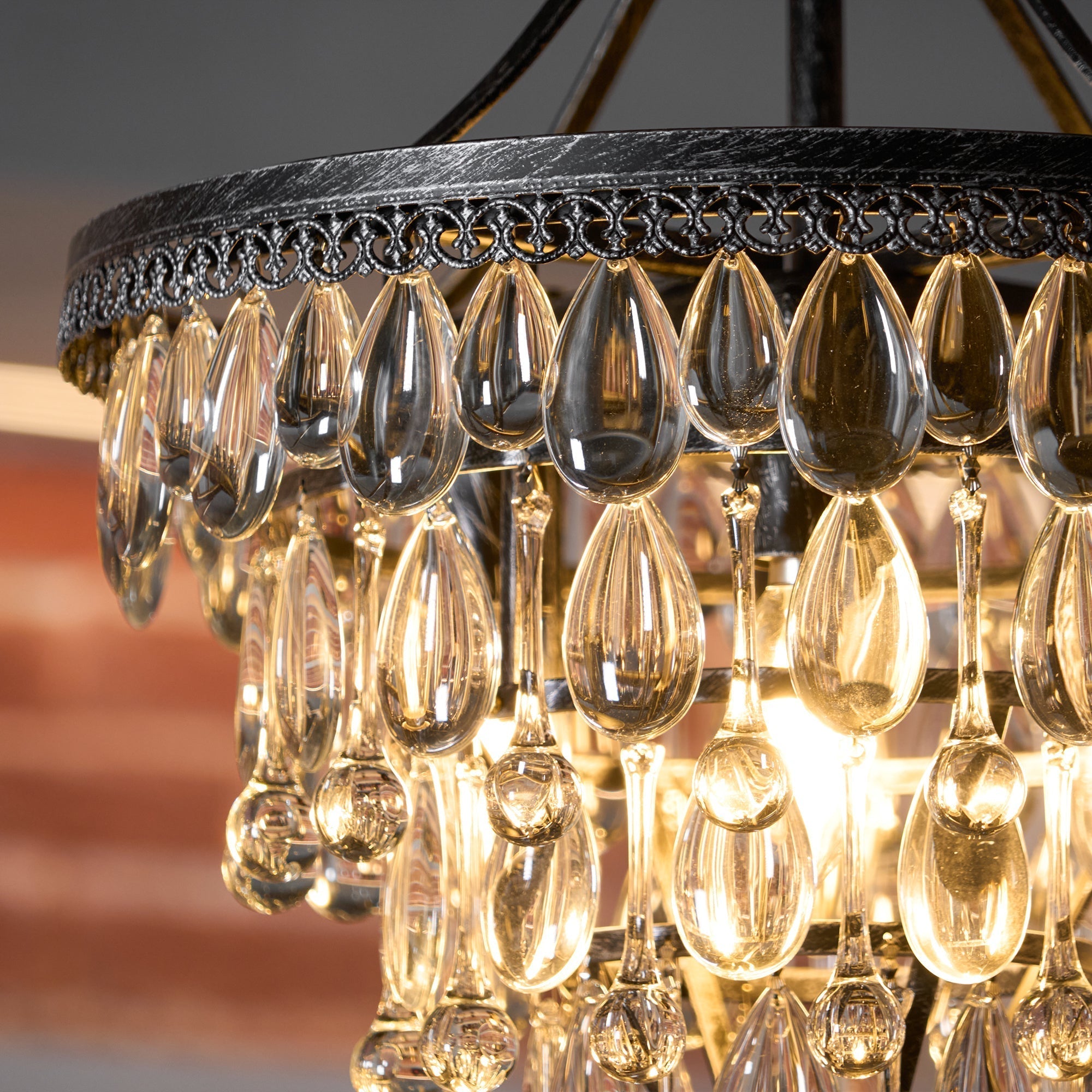 Blink Lustre Unique En Cristal Et Métal En Forme De Pyramide Inversée - Neutralighting