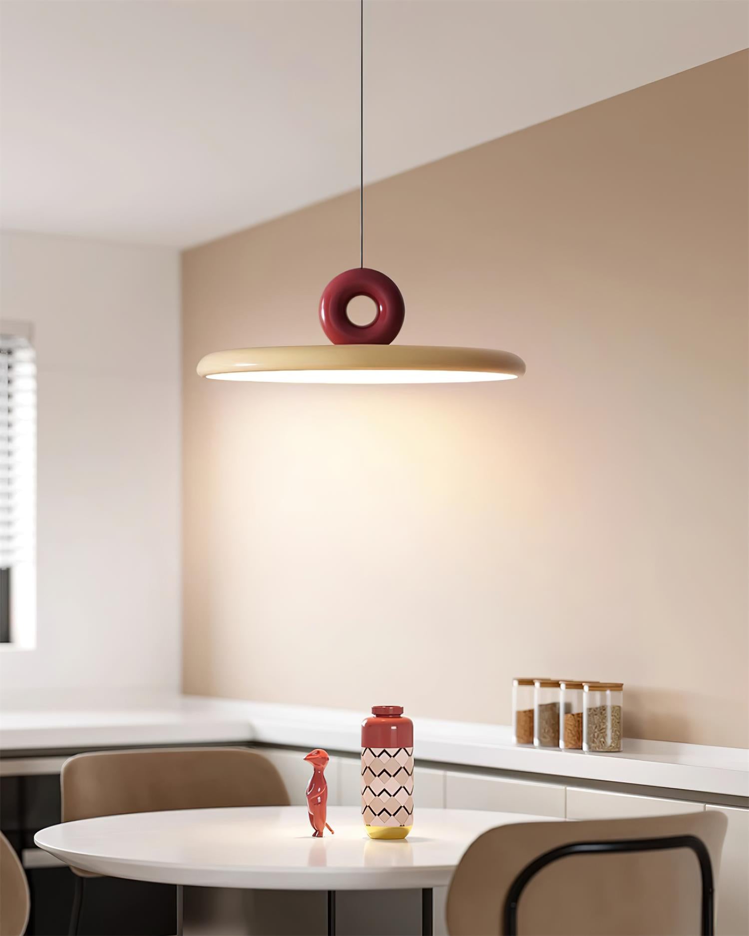 Suspension Disque Acrylique Avec Détail en Boucle Ambiance Minimaliste - Neutralighting