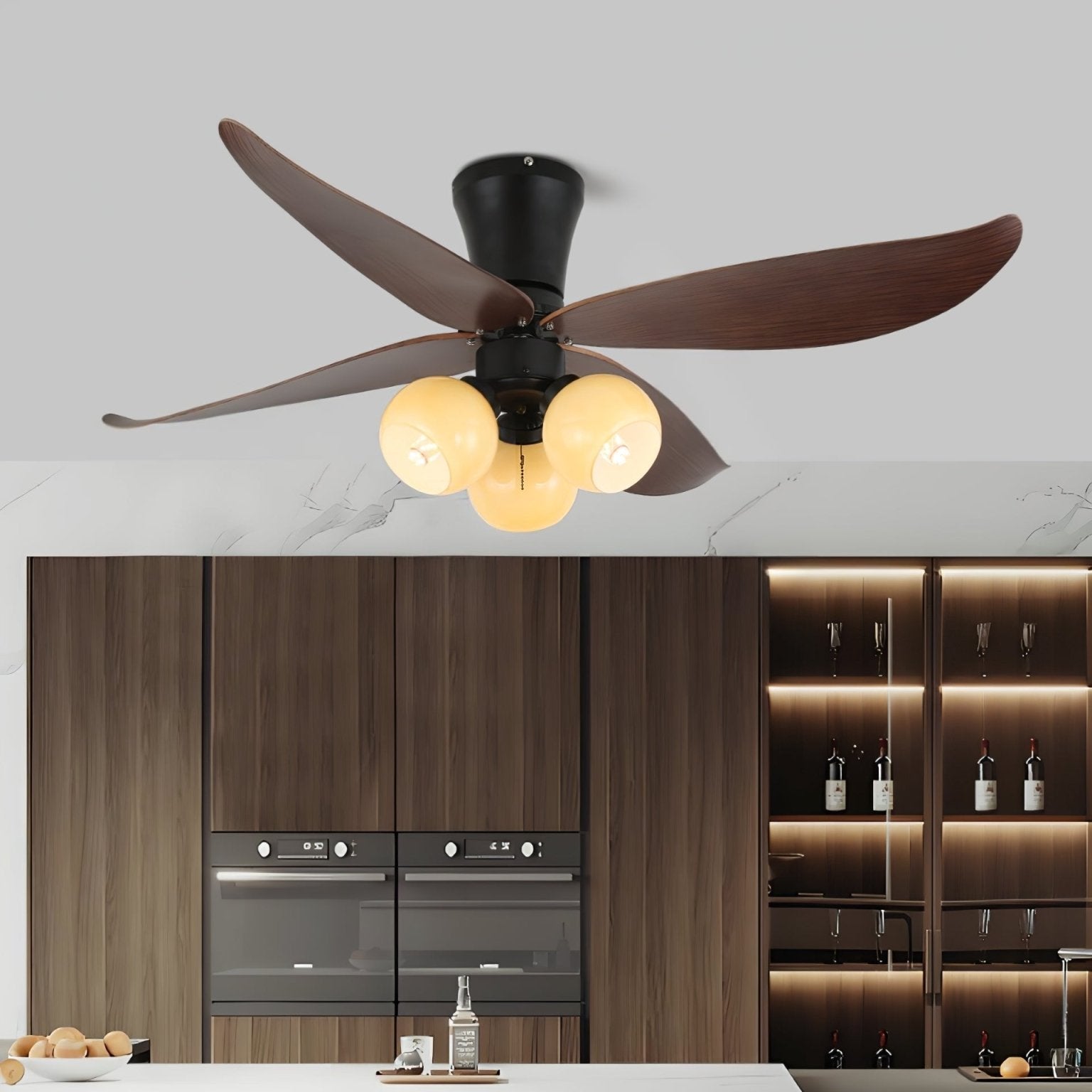 Plafonnier ventilateur Lunair installé dans un salon