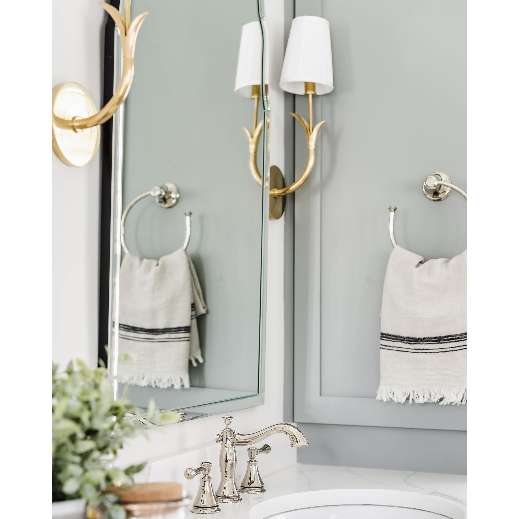 Elys Lampe Murale en Métal Laiton et Tissu Minimaliste Moderne - Neutralighting