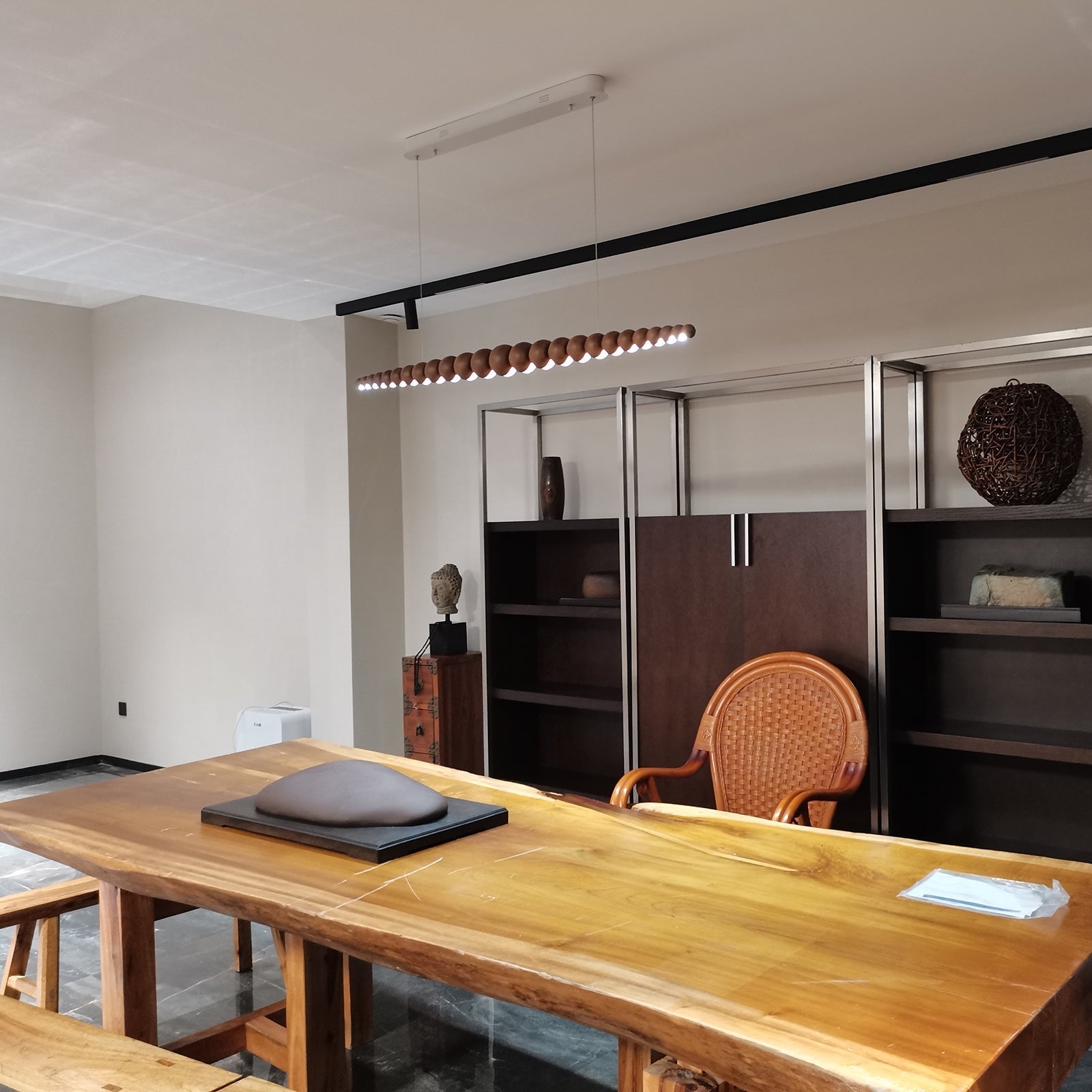Arbor Chandelier Minimaliste en Bois Noyer - Neutralighting