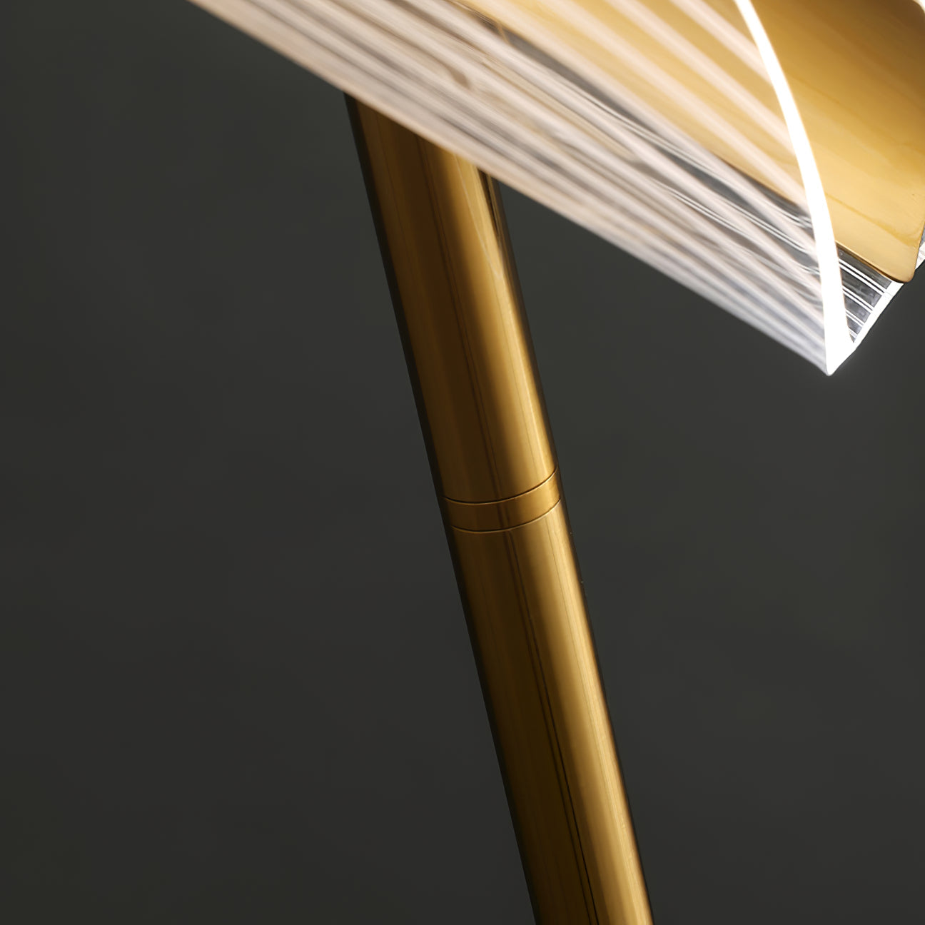 Mira Lampadaire Vague Moderne, Métal/Acrylique, Doré/Blanc, Salon