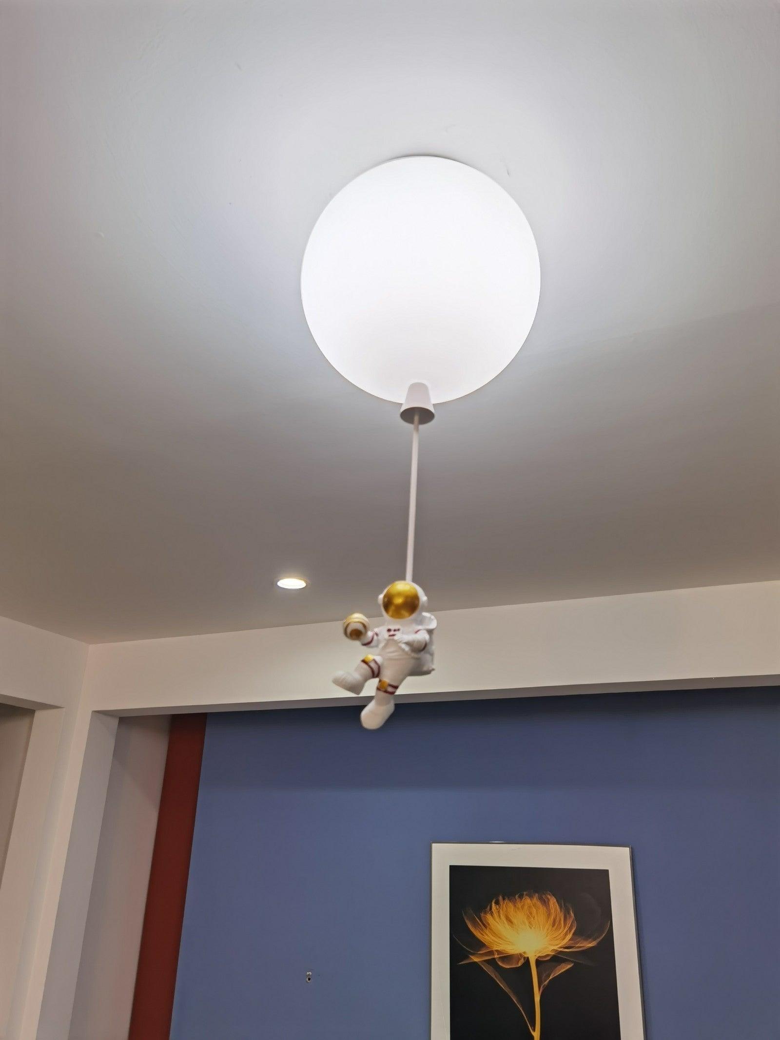 Solara Lampe Plafonnier Acrylique Ballon Astronaute - Neutralighting
