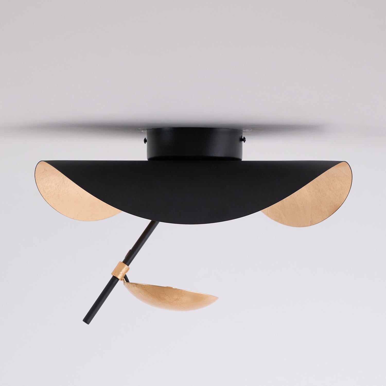 Solara Plafonnier Abat-jour Courbé et Intérieur Doré - Neutralighting