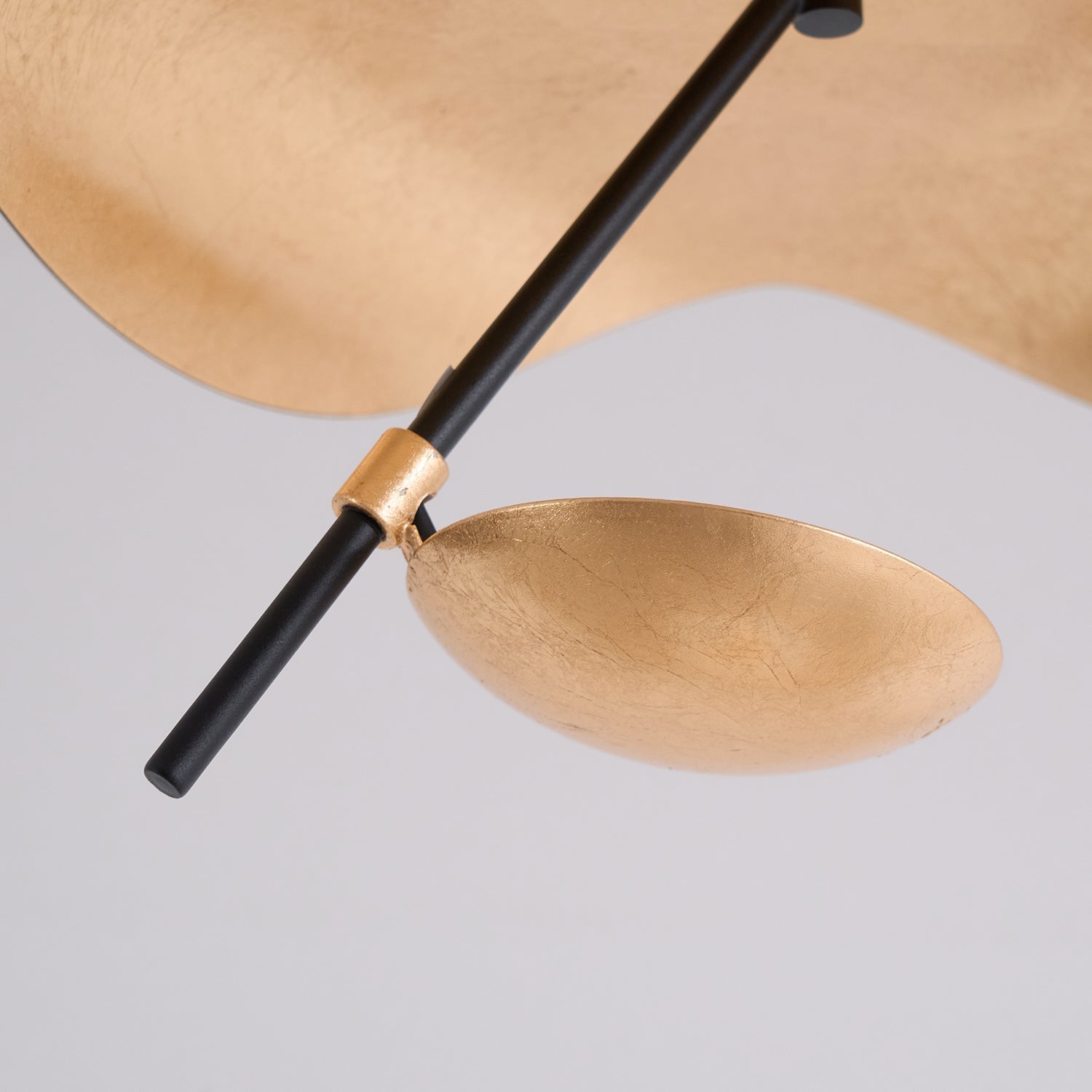 Solara Plafonnier Abat-jour Courbé et Intérieur Doré - Neutralighting