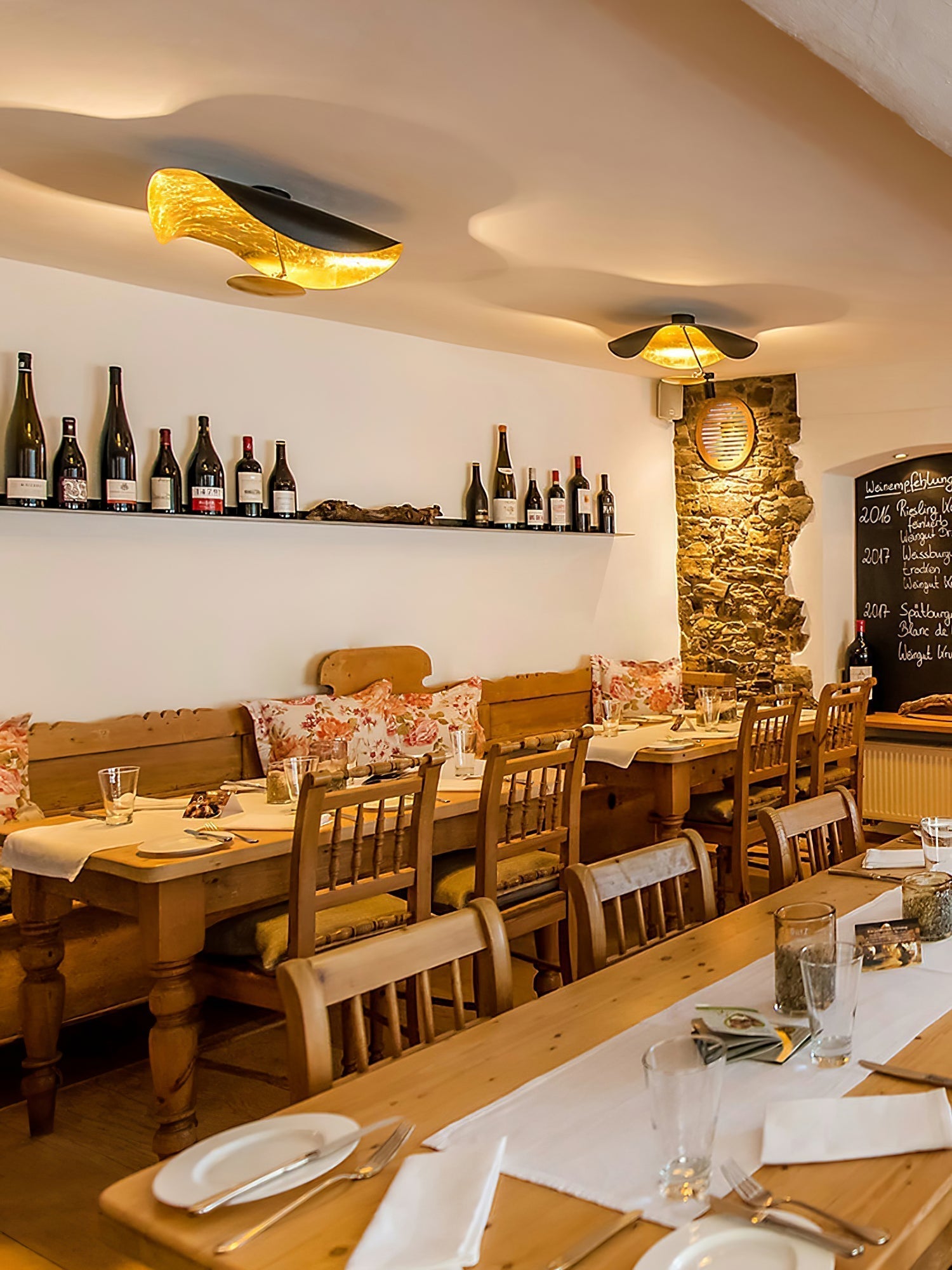 Solara Plafonnier Abat-jour Courbé et Intérieur Doré - Neutralighting