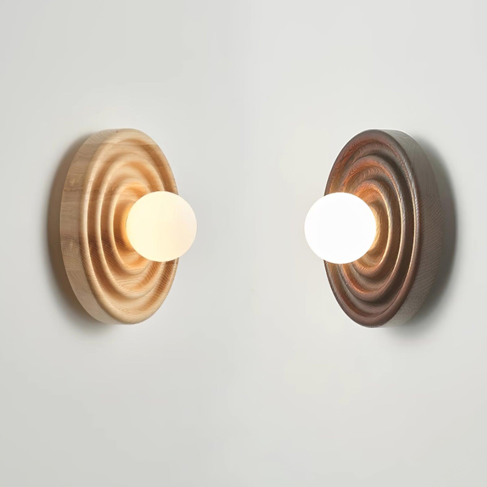 Lumoran Applique murale Ripple avec corps en bois de frêne et abat-jour en verre - Neutralighting