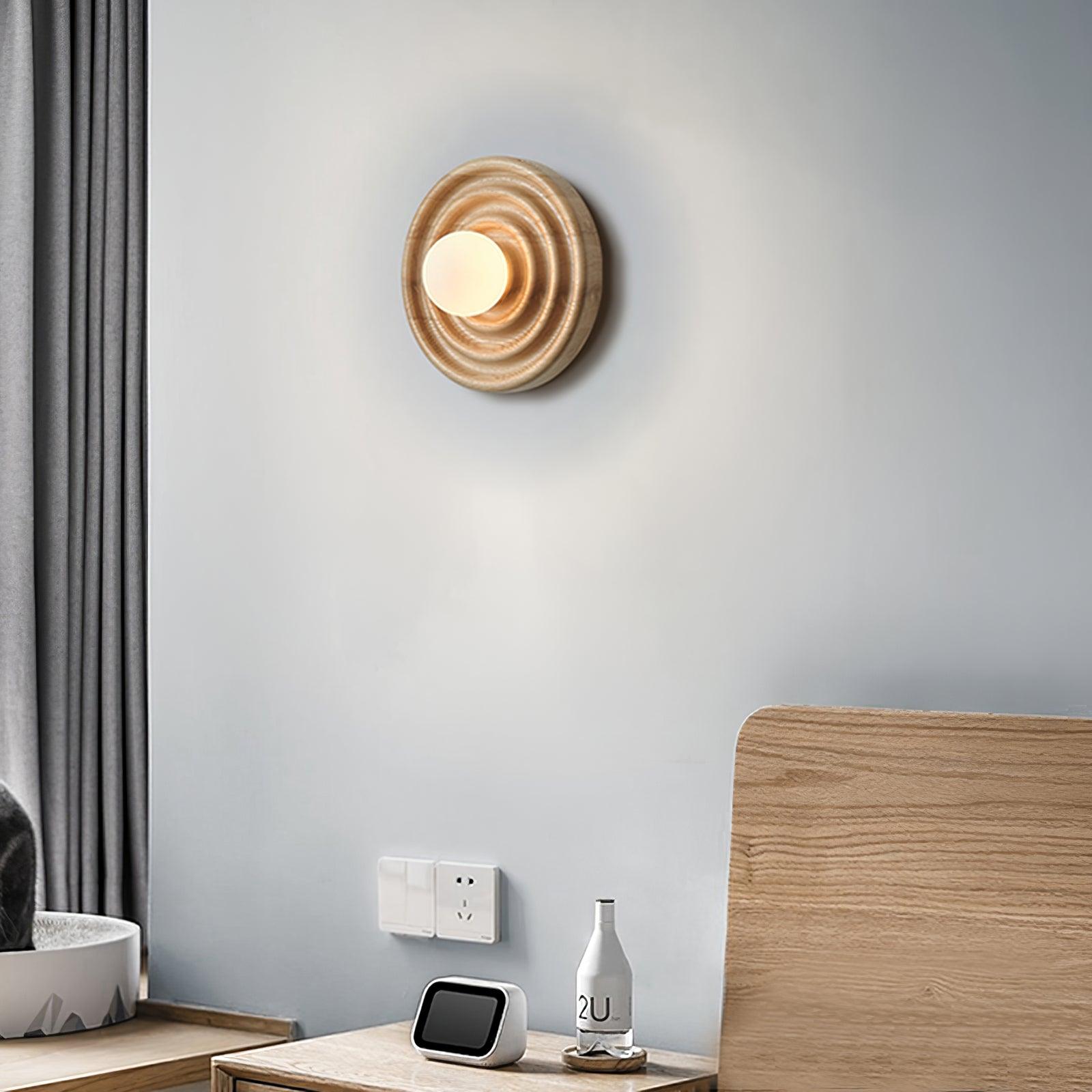 Lumoran Applique murale Ripple avec corps en bois de frêne et abat-jour en verre - Neutralighting
