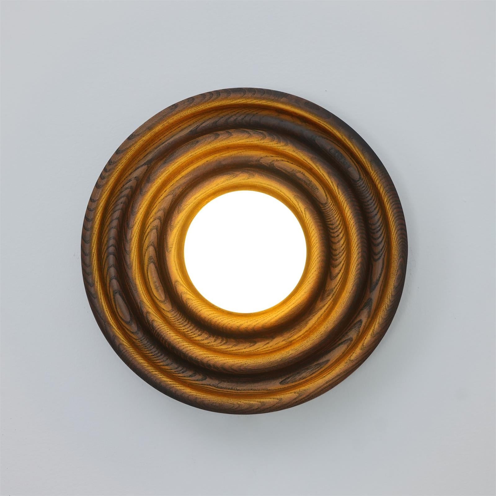Lumoran Applique murale Ripple avec corps en bois de frêne et abat-jour en verre - Neutralighting