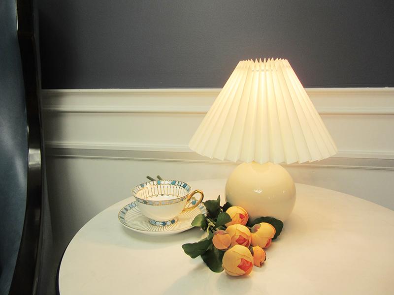 Muto Lampe de Table Vintage, Céramique/Rotin/Bois/Tissu, Blanc/Beige, Chambre - Neutralighting