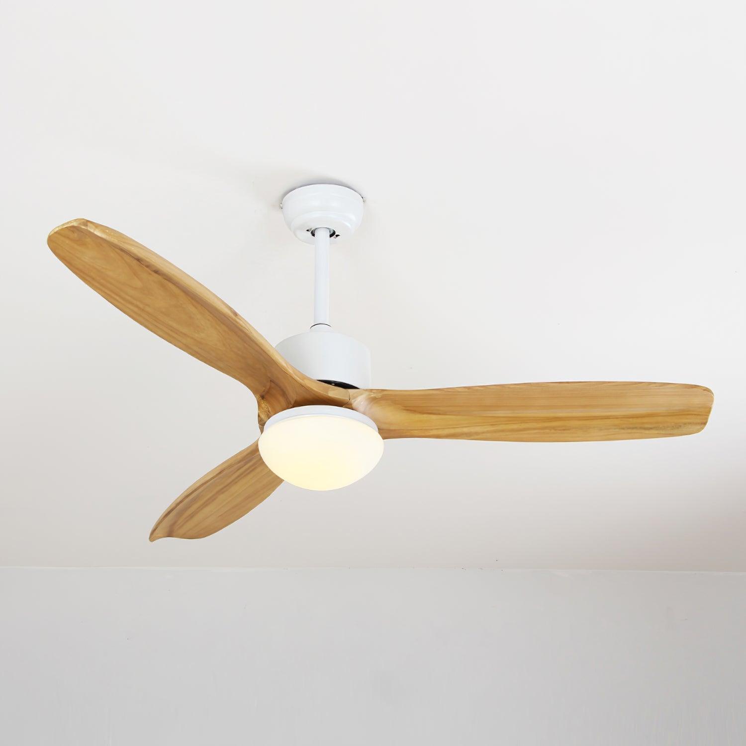 Photo d'ambiance du ventilateur luminaire complétant un intérieur minimaliste.