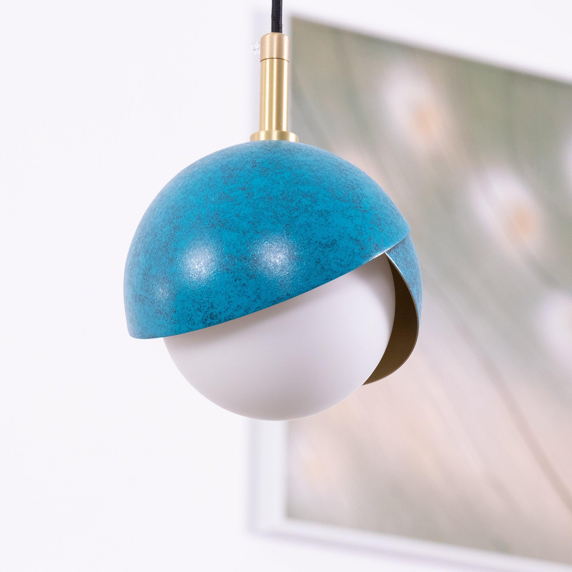 Solara Lampe Suspendue en Laiton Globe Opale Emboîté Moderne - Neutralighting