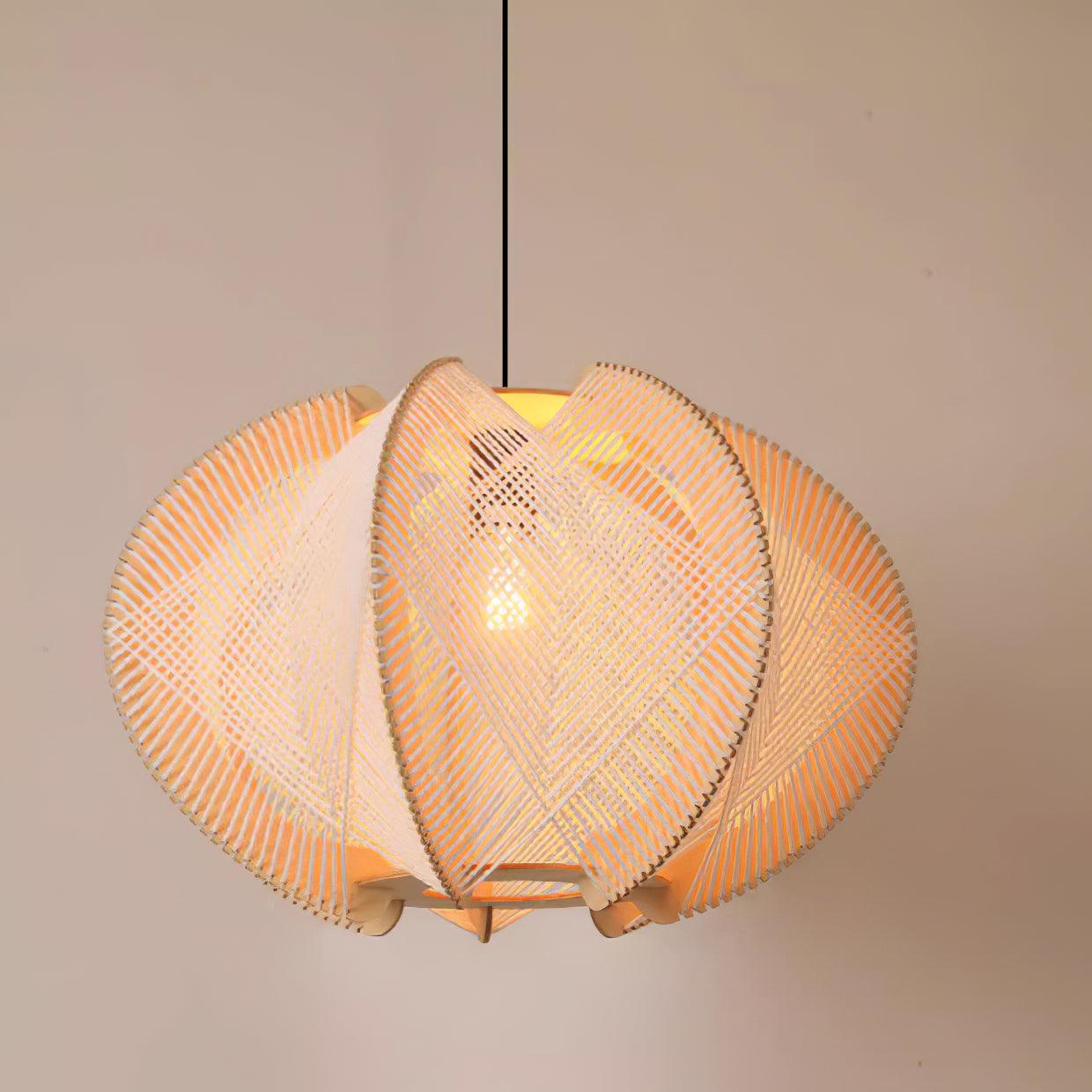 Novan Suspension avec abat-jour en tissu, structure en bois et détails en fil métallique - Neutralighting