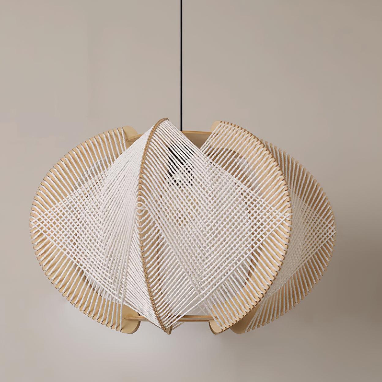 Novan Suspension avec abat-jour en tissu, structure en bois et détails en fil métallique - Neutralighting