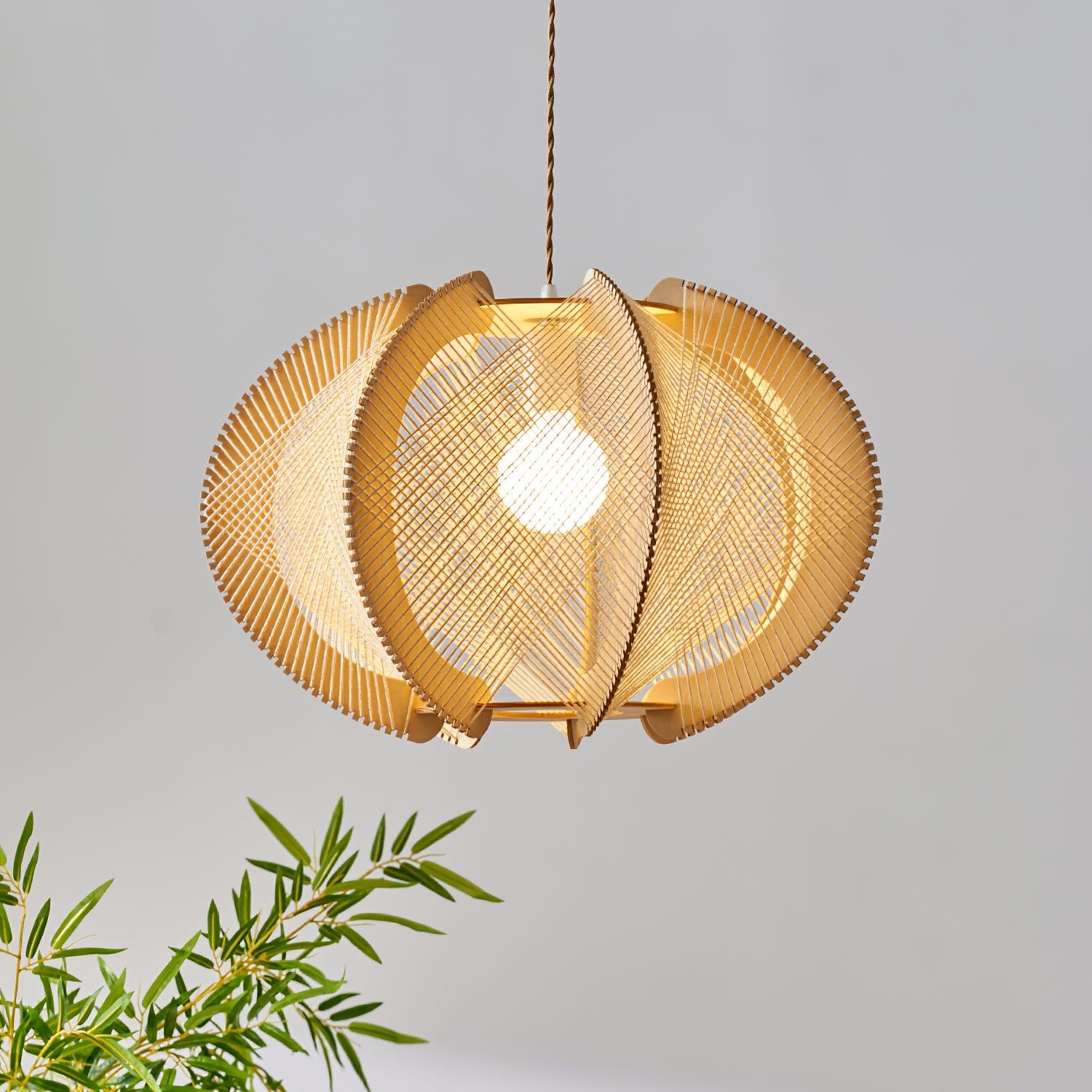 Novan Suspension avec abat-jour en tissu, structure en bois et détails en fil métallique - Neutralighting
