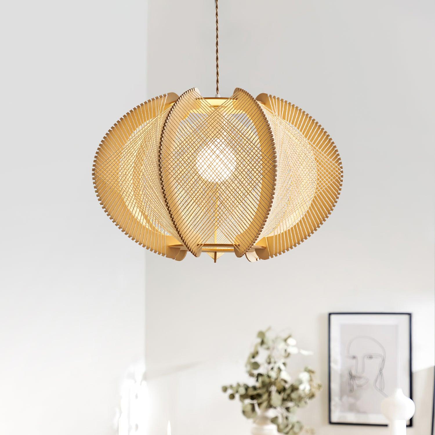 Novan Suspension avec abat-jour en tissu, structure en bois et détails en fil métallique - Neutralighting