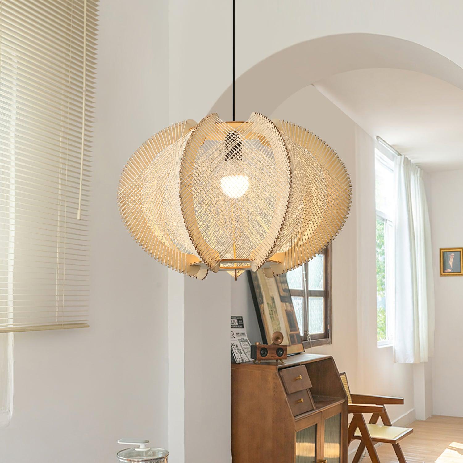 Novan Suspension avec abat-jour en tissu, structure en bois et détails en fil métallique - Neutralighting