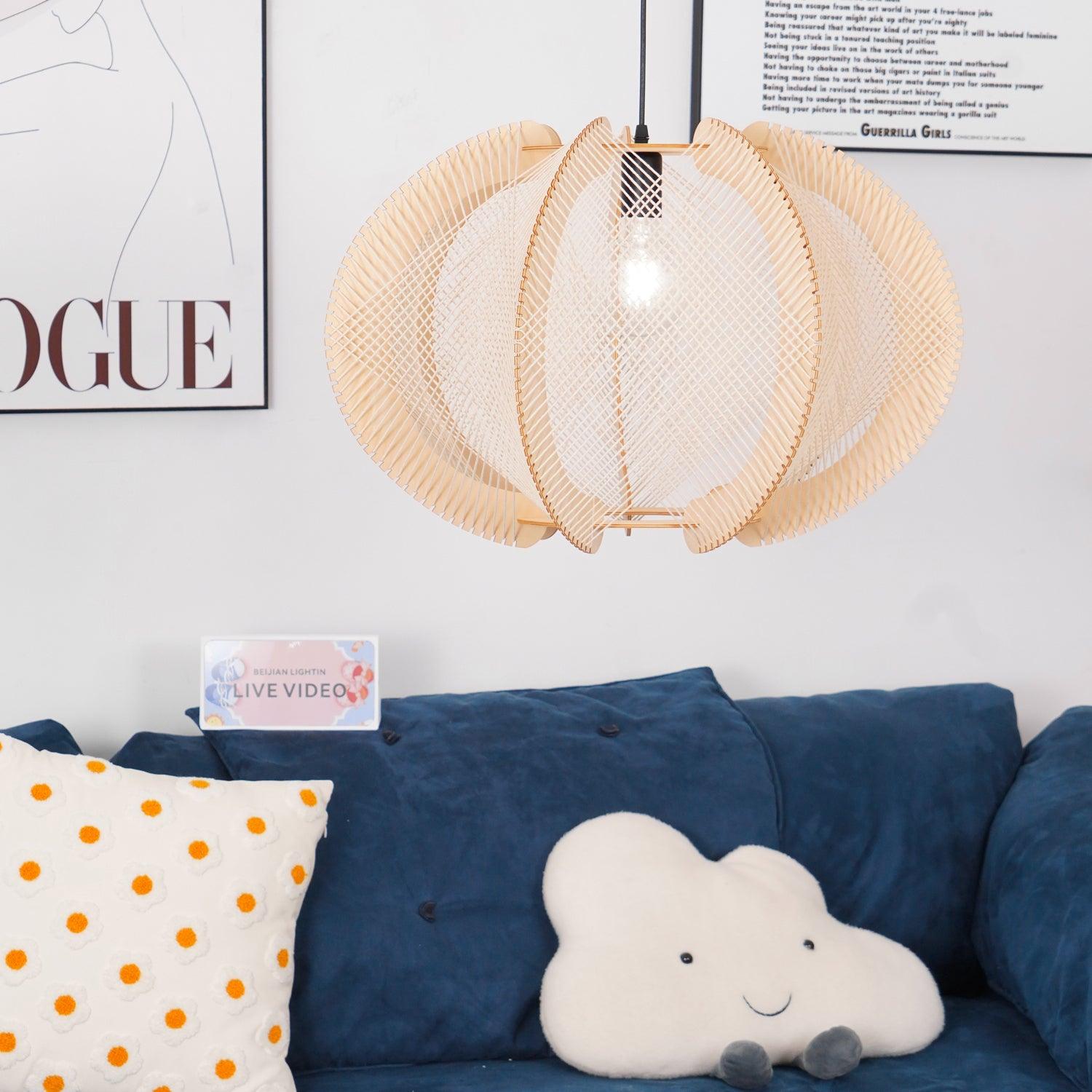 Novan Suspension avec abat-jour en tissu, structure en bois et détails en fil métallique - Neutralighting