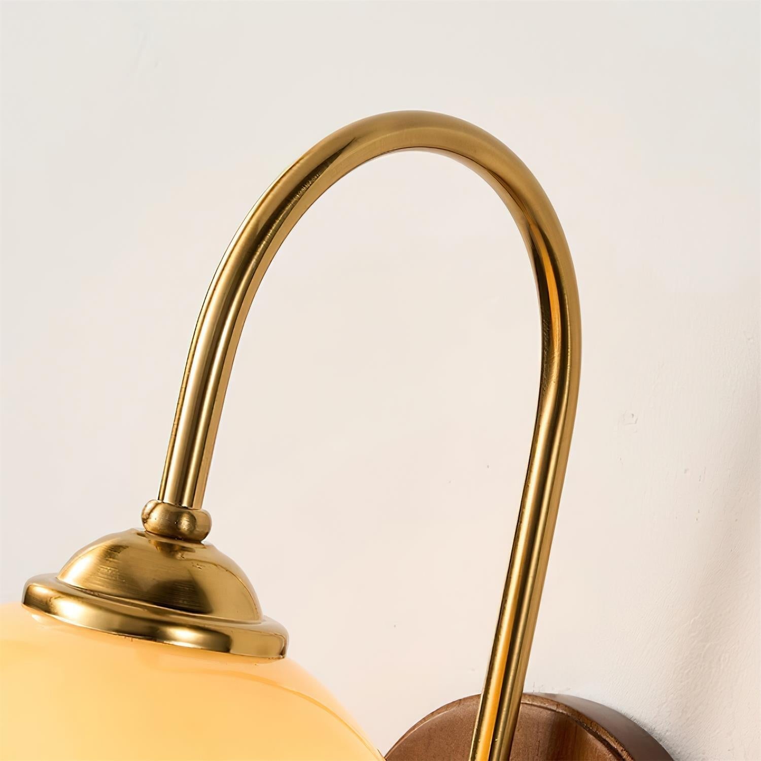 Vireoce Applique murale et globe en verre lisse avec plaque arrière en bois - Neutralighting