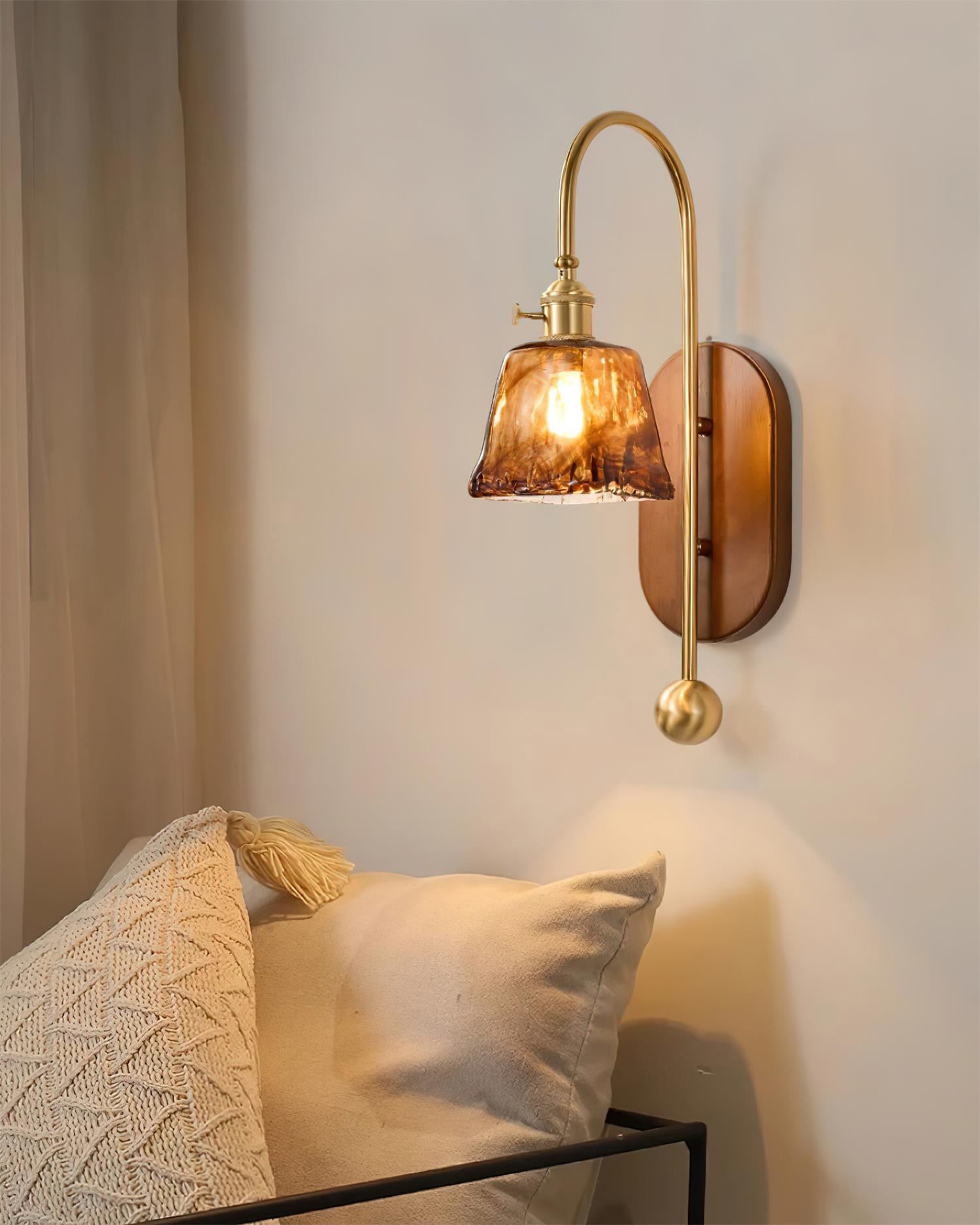 Vireoce Applique murale et globe en verre lisse avec plaque arrière en bois - Neutralighting