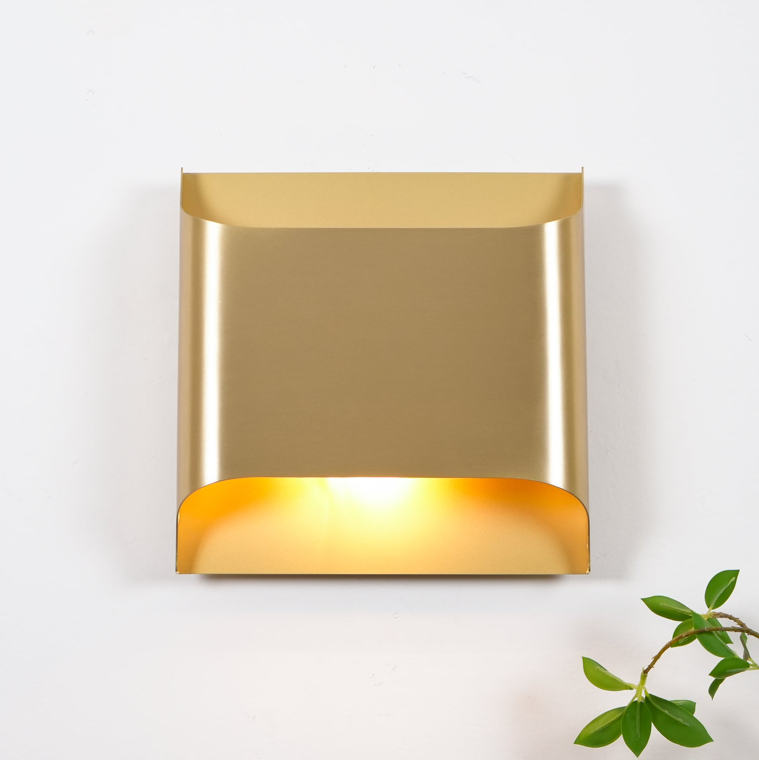Hardy Applique Murale d'Art Nordic en Laiton - Neutralighting