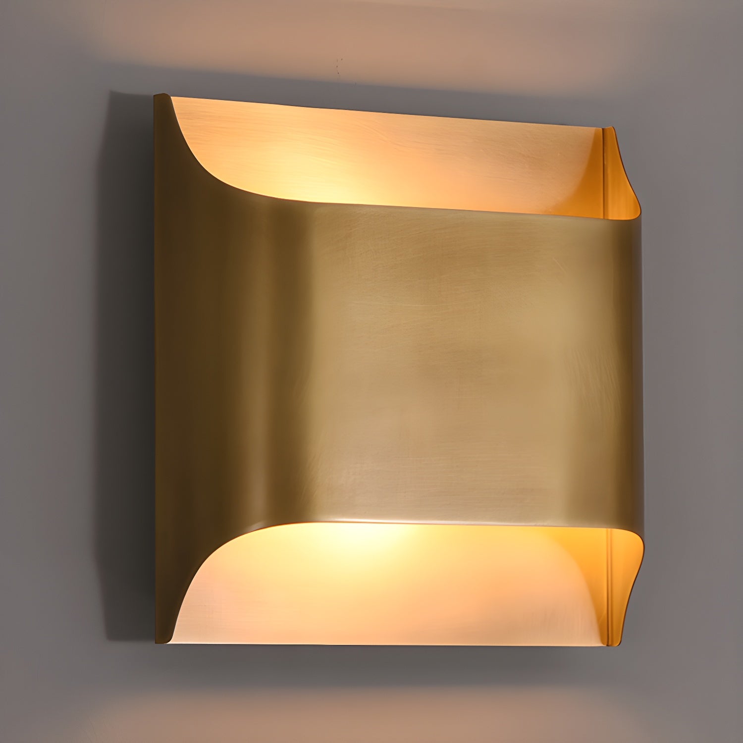 Hardy Applique Murale d'Art Nordic en Laiton - Neutralighting