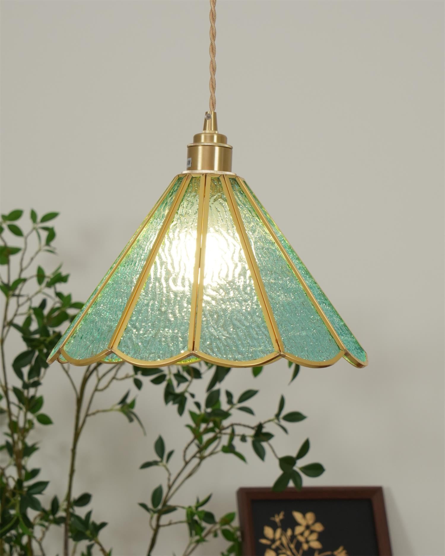 Suspension en Verre Bleu Texturé et Laiton Festonné Art Nouveau - Neutralighting