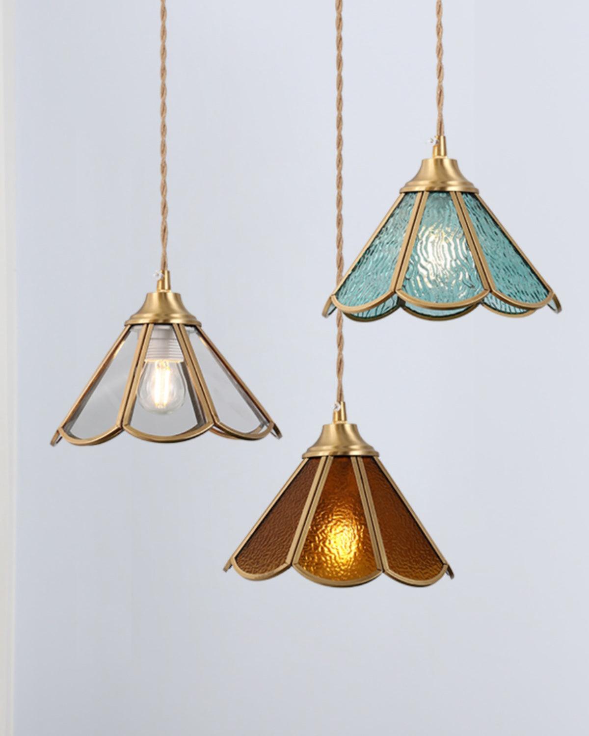 Suspension en Verre Bleu Texturé et Laiton Festonné Art Nouveau - Neutralighting