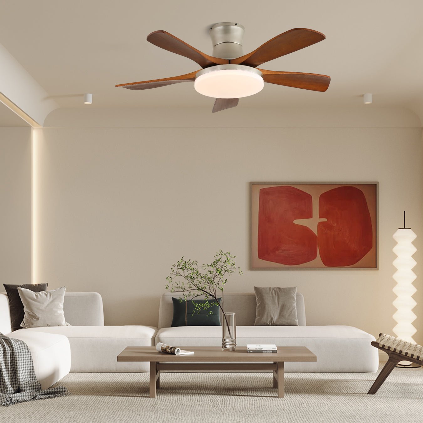 Ventilateur de plafond luminaire Brevo éclairant une pièce, mettant en valeur sa LED intégrée.