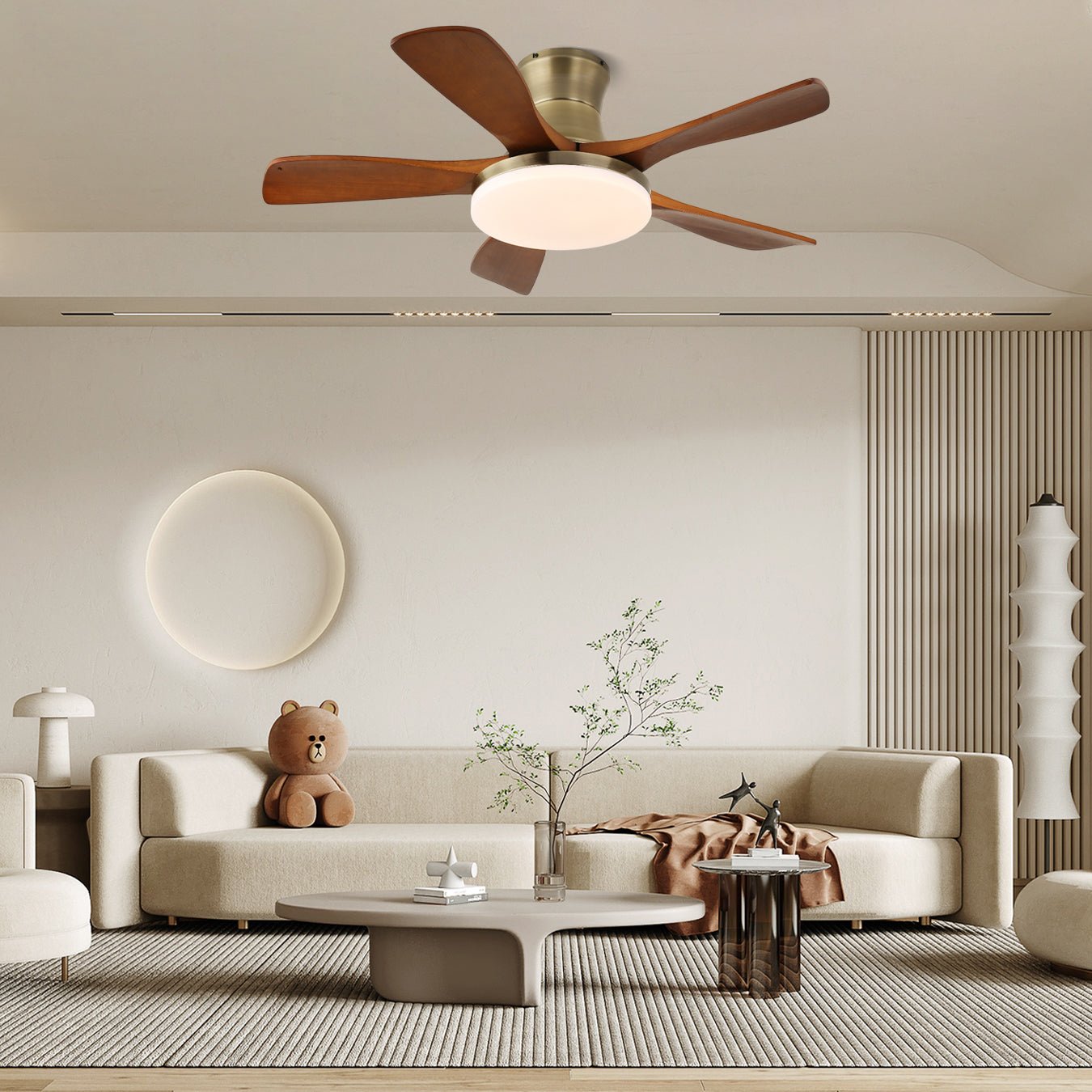 Ventilateur de plafond luminaire Brevo avec télécommande, soulignant sa fonction à 6 vitesses.