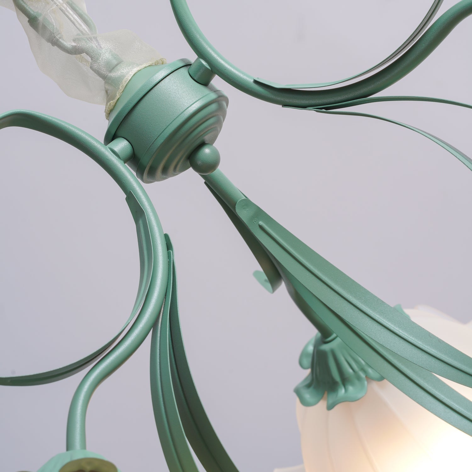 Lustra Chandelier Fleur avec Pétales et Feuilles - Neutralighting
