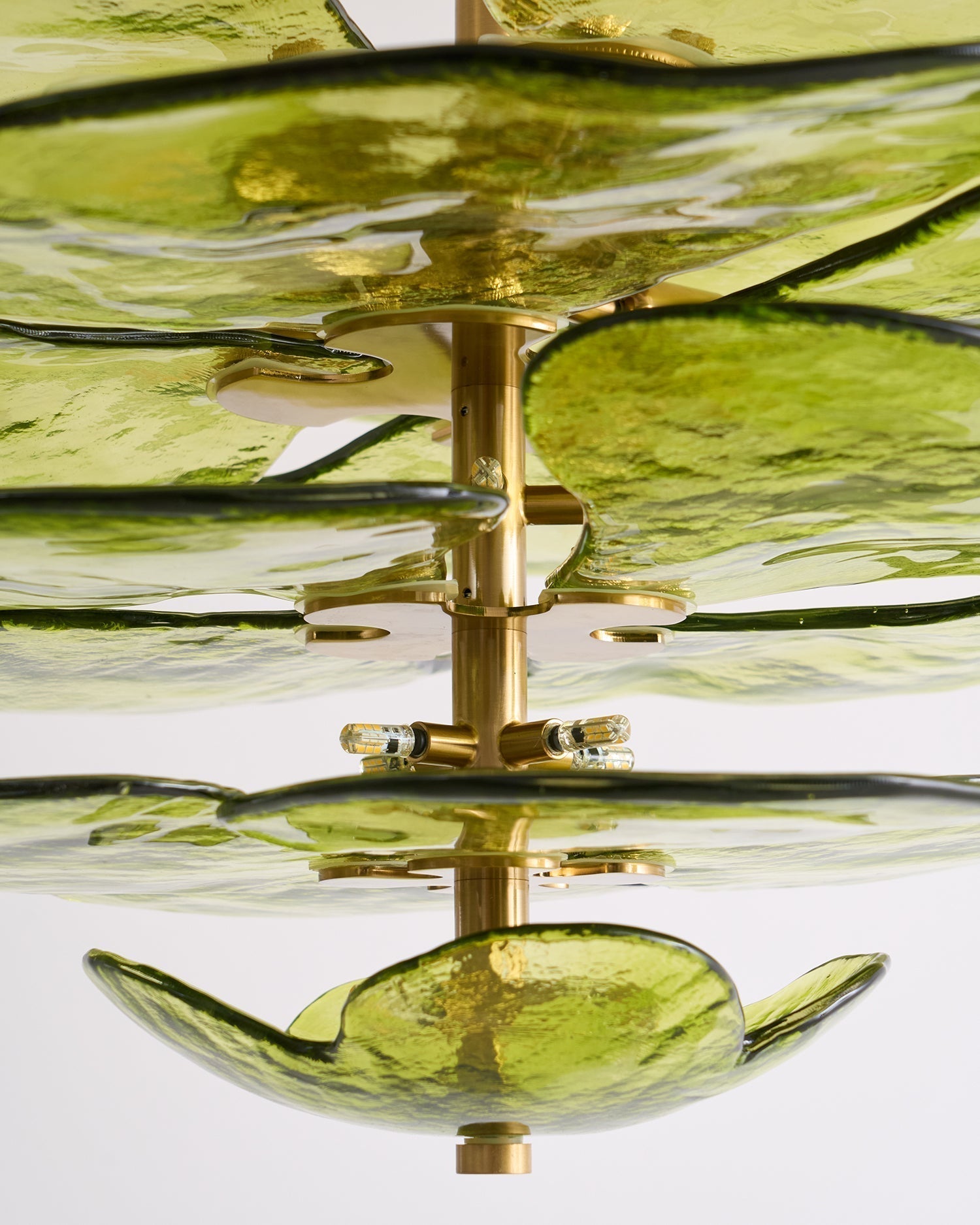 Lotus Lustre Contemporain en Verre à Feuilles Superposées - Neutralighting